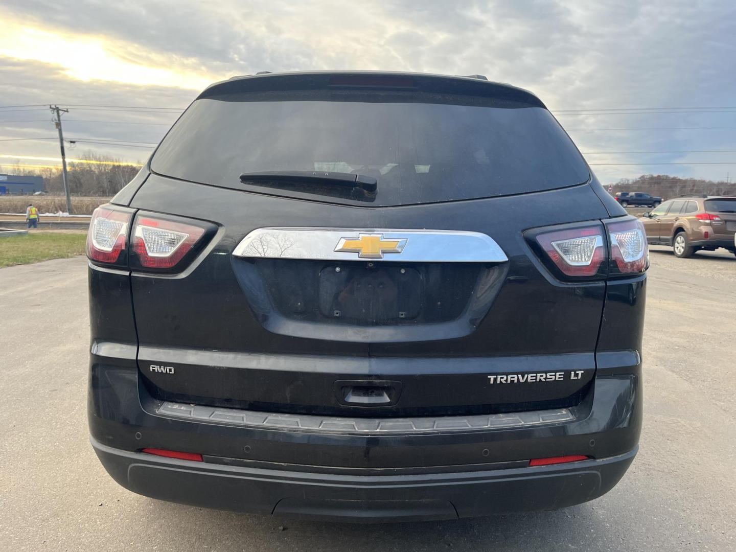 2014 Chevrolet Traverse 1LT AWD (1GNKVGKD2EJ) with an 3.6L V6 DOHC 24V engine, 6-Speed Automatic transmission, located at 17255 hwy 65 NE, Ham Lake, MN, 55304, 0.000000, 0.000000 - Photo#3