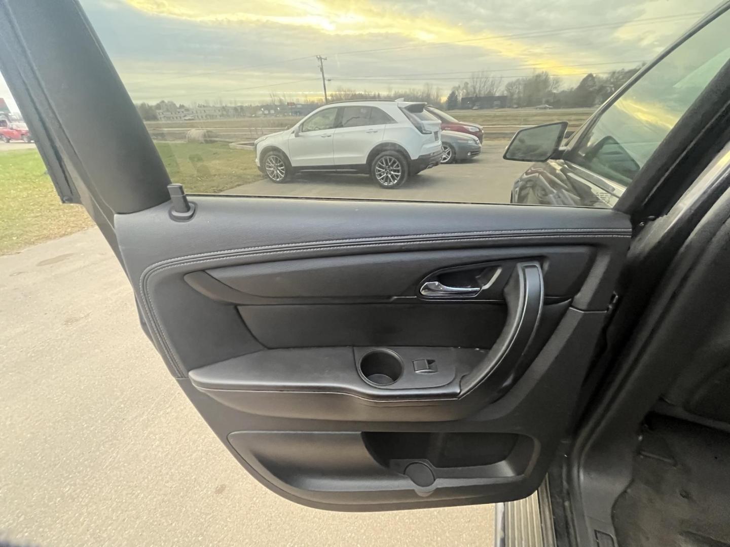 2014 Chevrolet Traverse 1LT AWD (1GNKVGKD2EJ) with an 3.6L V6 DOHC 24V engine, 6-Speed Automatic transmission, located at 17255 hwy 65 NE, Ham Lake, MN, 55304, 0.000000, 0.000000 - Photo#10