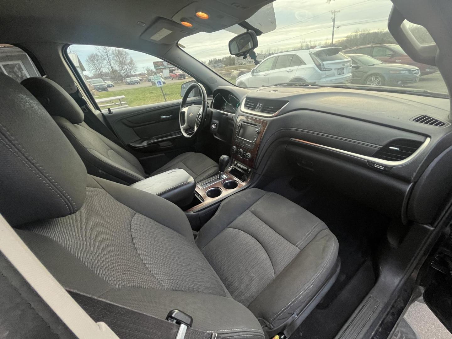 2014 Chevrolet Traverse 1LT AWD (1GNKVGKD2EJ) with an 3.6L V6 DOHC 24V engine, 6-Speed Automatic transmission, located at 17255 hwy 65 NE, Ham Lake, MN, 55304, 0.000000, 0.000000 - Photo#13