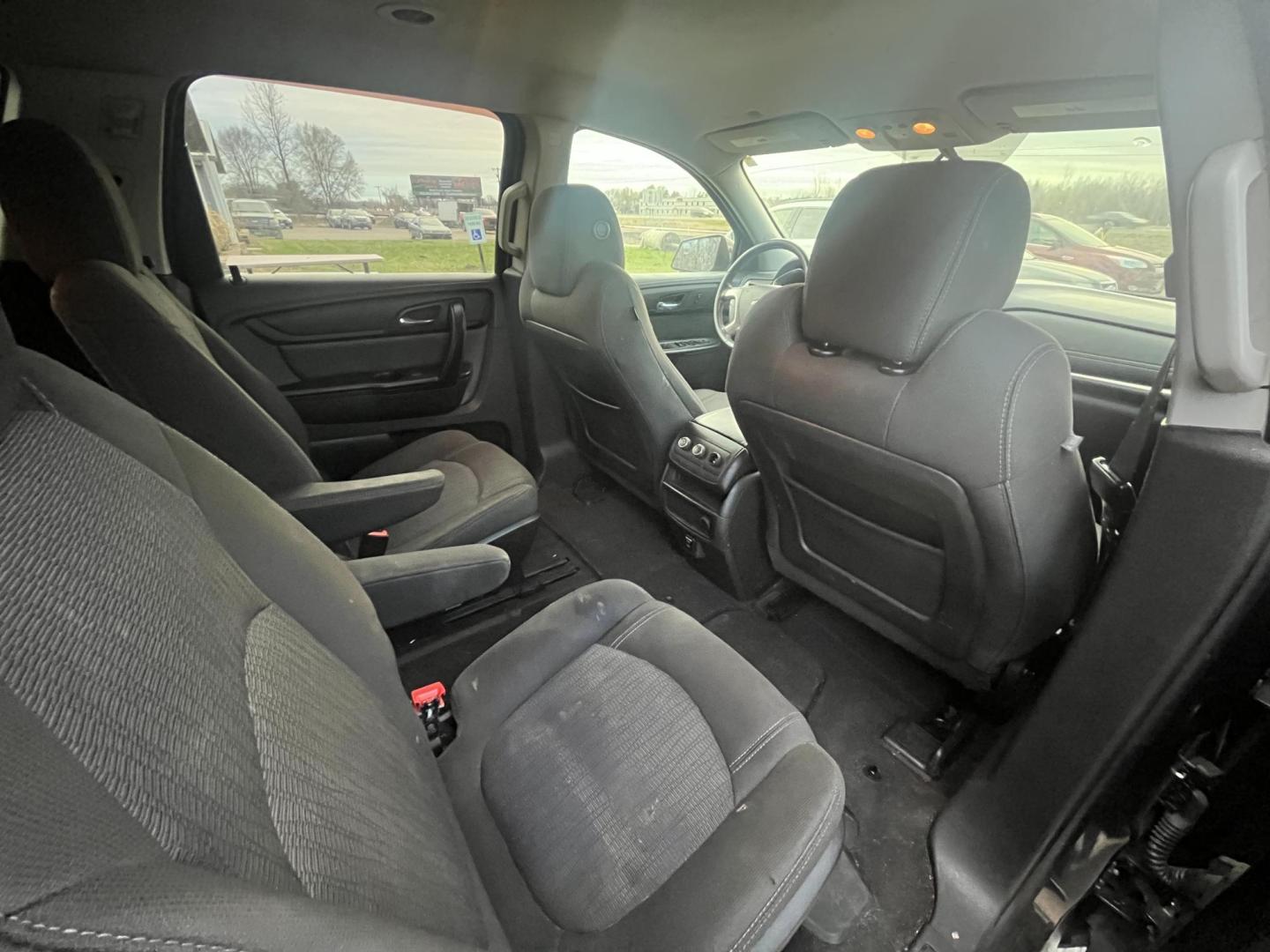 2014 Chevrolet Traverse 1LT AWD (1GNKVGKD2EJ) with an 3.6L V6 DOHC 24V engine, 6-Speed Automatic transmission, located at 17255 hwy 65 NE, Ham Lake, MN, 55304, 0.000000, 0.000000 - Photo#15