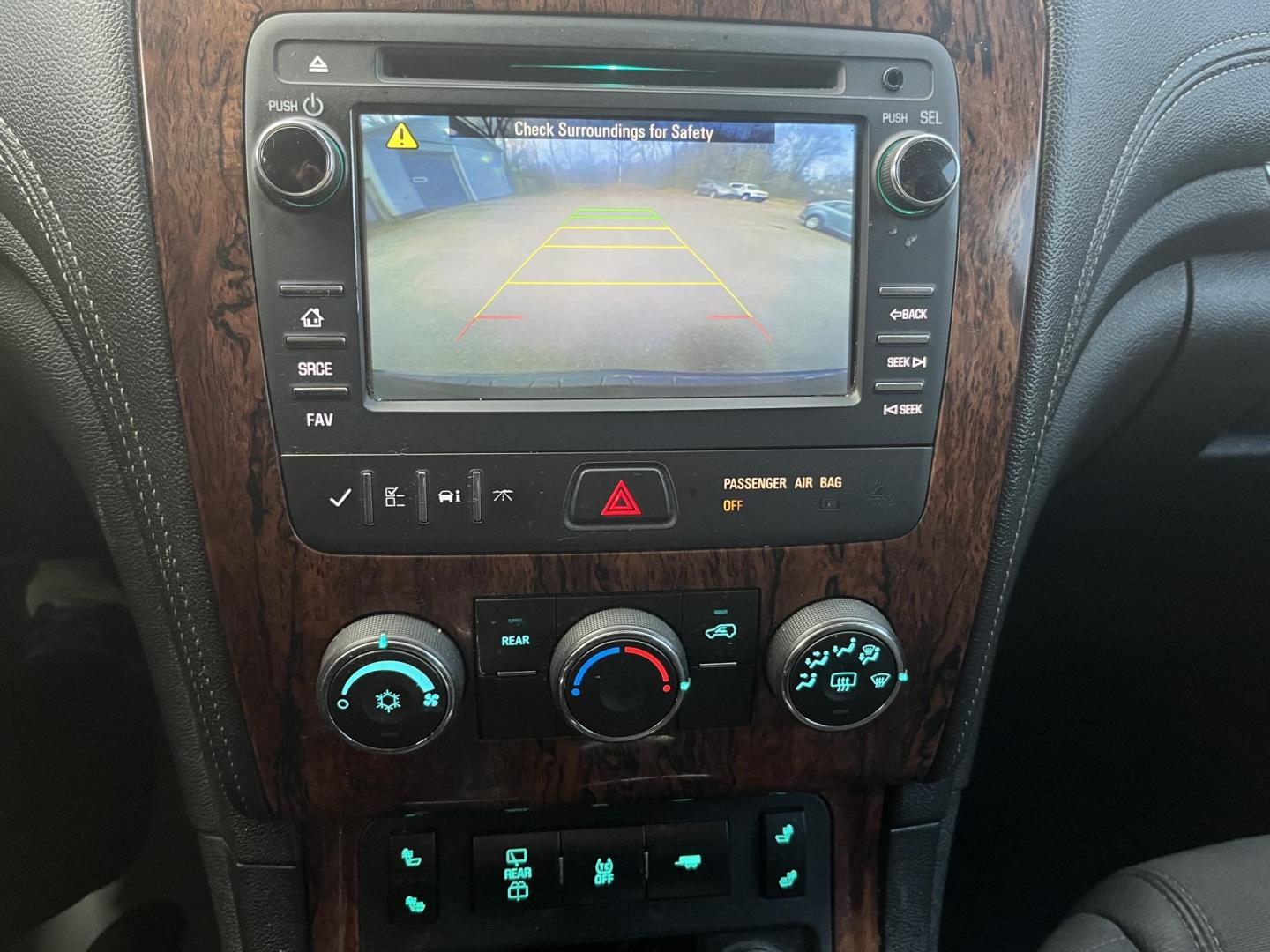 2014 Chevrolet Traverse 1LT AWD (1GNKVGKD2EJ) with an 3.6L V6 DOHC 24V engine, 6-Speed Automatic transmission, located at 17255 hwy 65 NE, Ham Lake, MN, 55304, 0.000000, 0.000000 - Photo#18