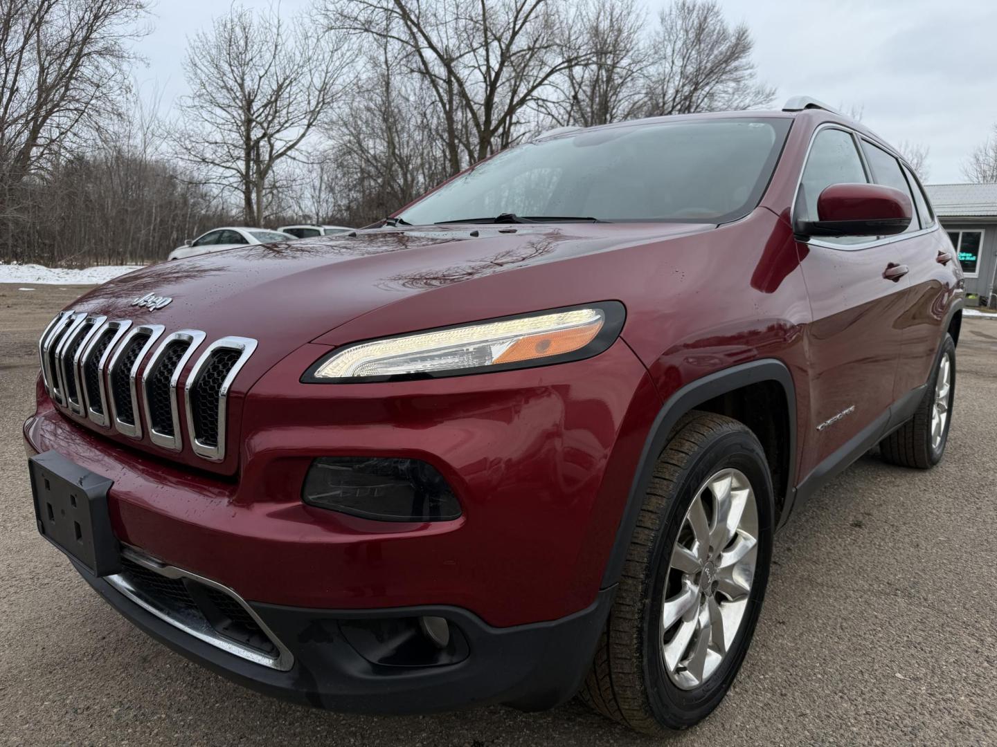 2015 Jeep Cherokee Limited 4WD (1C4PJMDS8FW) with an 3.2L V6 DOHC 24V engine, 9-Speed Automatic transmission, located at 17255 hwy 65 NE, Ham Lake, MN, 55304, 0.000000, 0.000000 - Photo#0