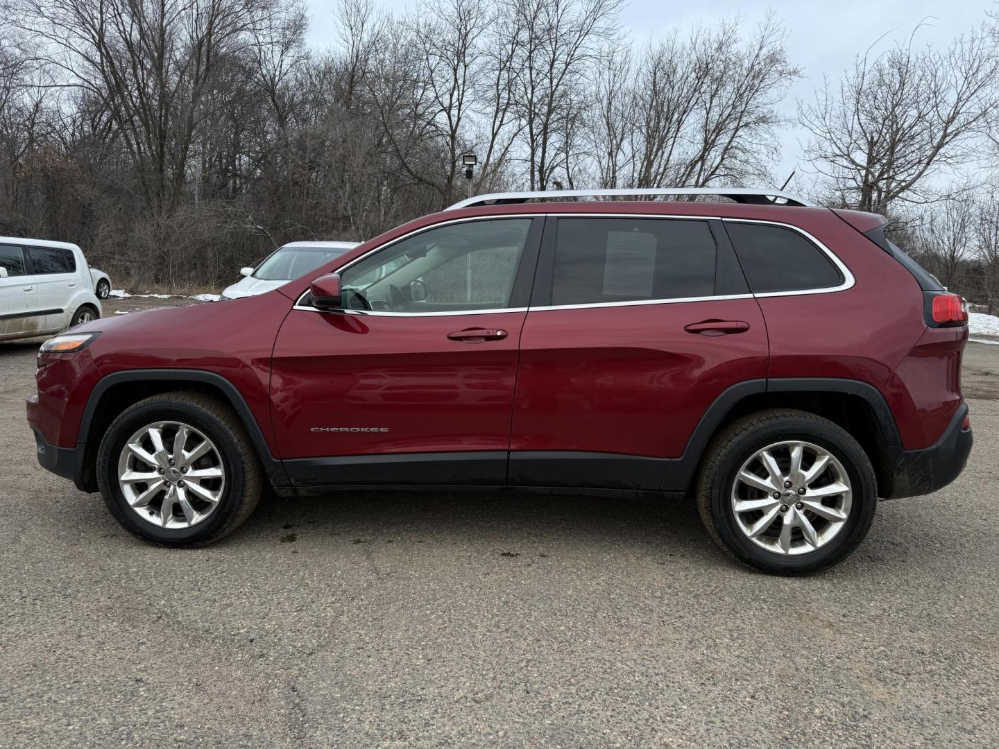 2015 Jeep Cherokee Limited 4WD (1C4PJMDS8FW) with an 3.2L V6 DOHC 24V engine, 9-Speed Automatic transmission, located at 17255 hwy 65 NE, Ham Lake, MN, 55304, 0.000000, 0.000000 - Photo#1
