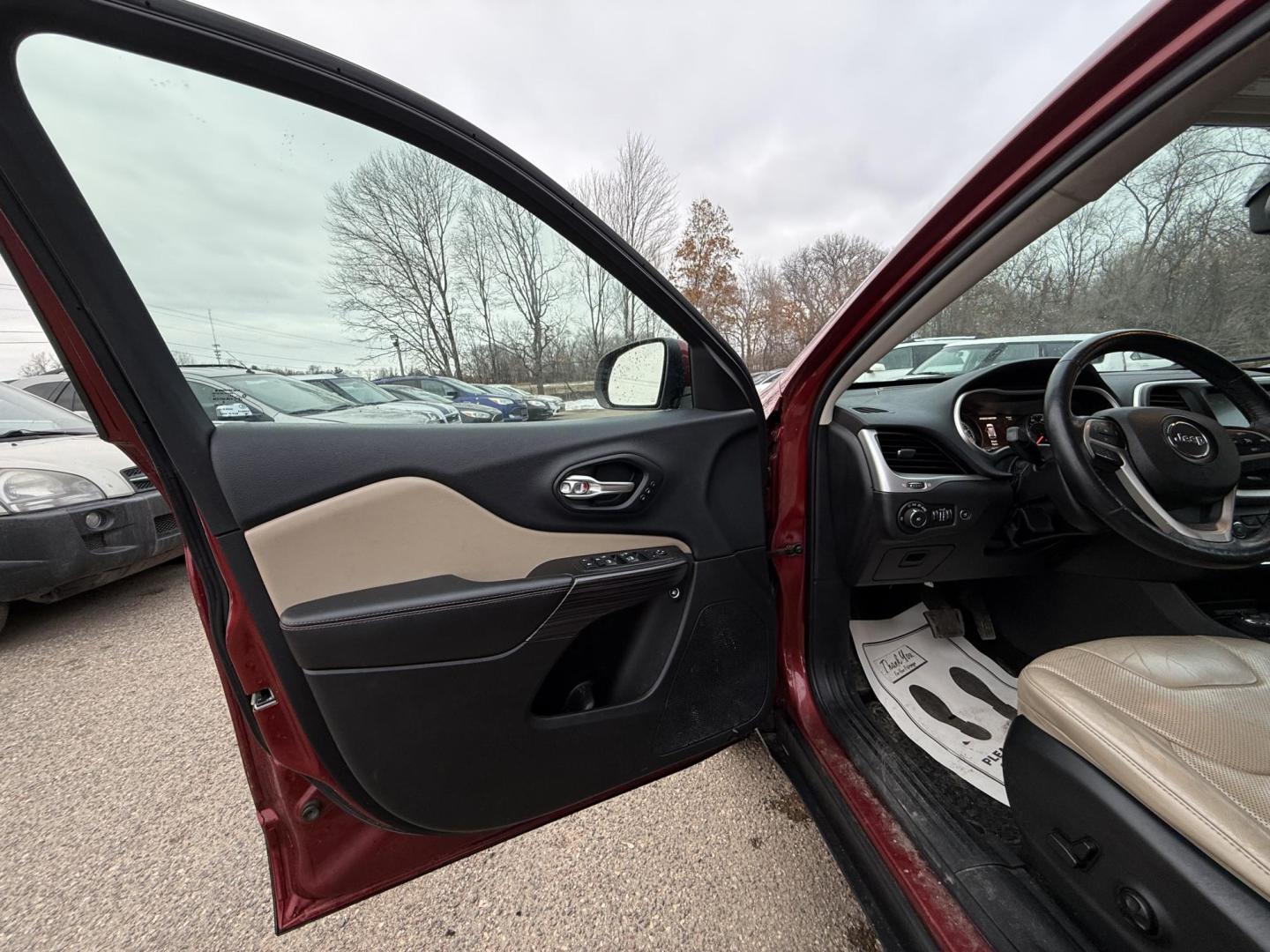 2015 Jeep Cherokee Limited 4WD (1C4PJMDS8FW) with an 3.2L V6 DOHC 24V engine, 9-Speed Automatic transmission, located at 17255 hwy 65 NE, Ham Lake, MN, 55304, 0.000000, 0.000000 - Photo#8