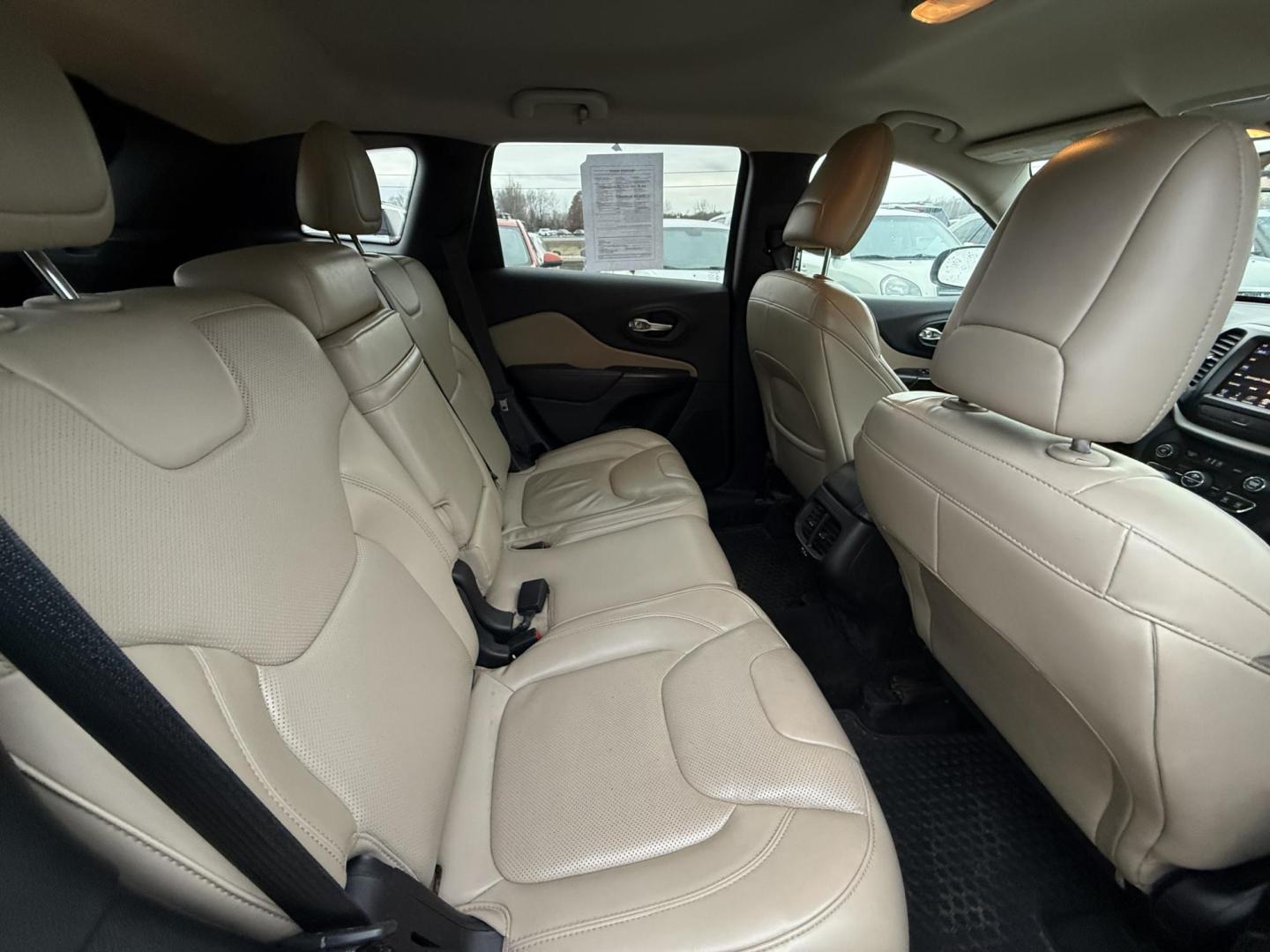 2015 Jeep Cherokee Limited 4WD (1C4PJMDS8FW) with an 3.2L V6 DOHC 24V engine, 9-Speed Automatic transmission, located at 17255 hwy 65 NE, Ham Lake, MN, 55304, 0.000000, 0.000000 - Photo#13