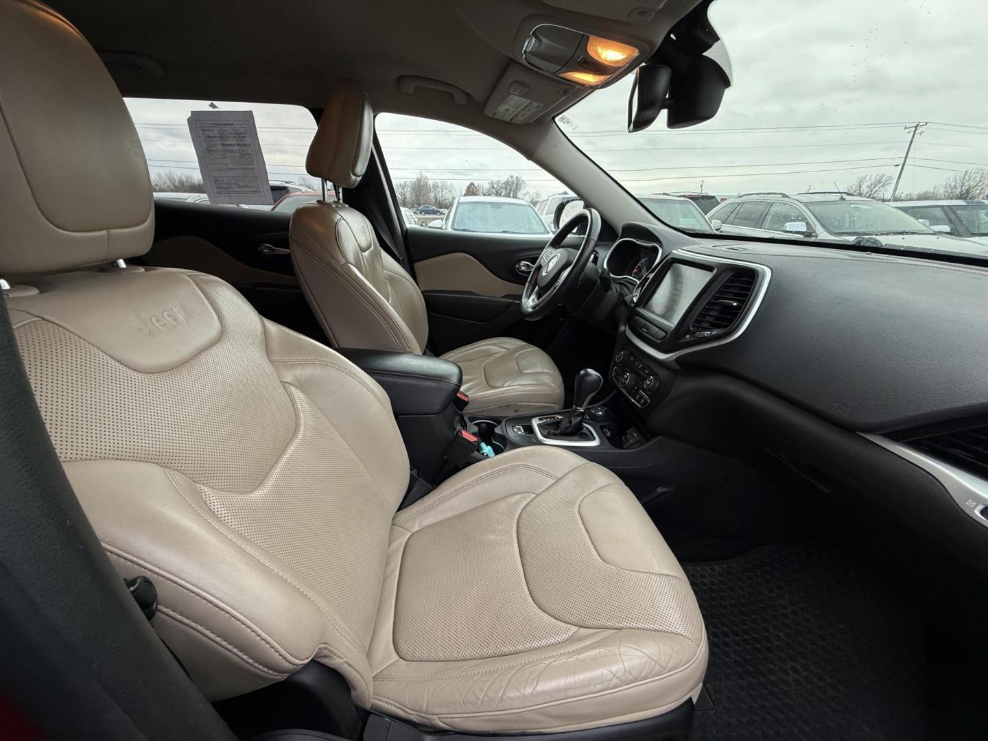 2015 Jeep Cherokee Limited 4WD (1C4PJMDS8FW) with an 3.2L V6 DOHC 24V engine, 9-Speed Automatic transmission, located at 17255 hwy 65 NE, Ham Lake, MN, 55304, 0.000000, 0.000000 - Photo#15