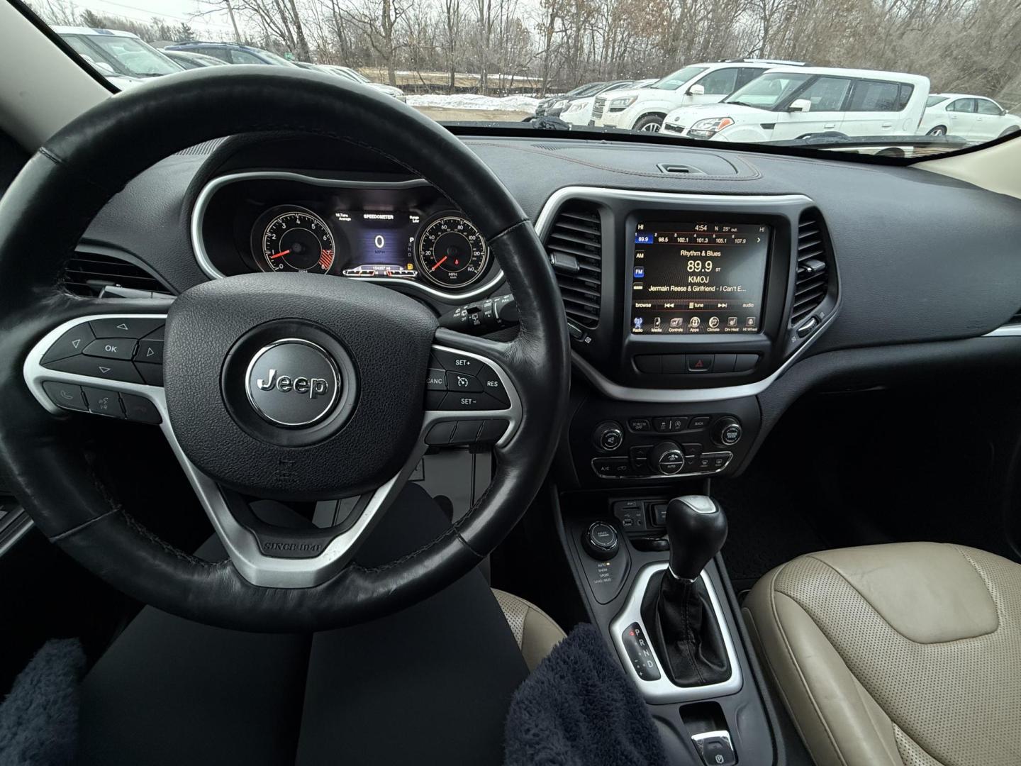 2015 Jeep Cherokee Limited 4WD (1C4PJMDS8FW) with an 3.2L V6 DOHC 24V engine, 9-Speed Automatic transmission, located at 17255 hwy 65 NE, Ham Lake, MN, 55304, 0.000000, 0.000000 - Photo#16