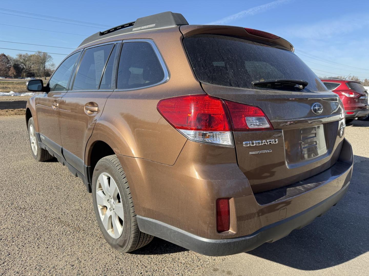 2011 Subaru Outback 2.5i Premium (4S4BRCBC1B3) with an 2.5L H4 DOHC 16V engine, Continuously Variable Transmisson transmission, located at 17255 hwy 65 NE, Ham Lake, MN, 55304, 0.000000, 0.000000 - Photo#2