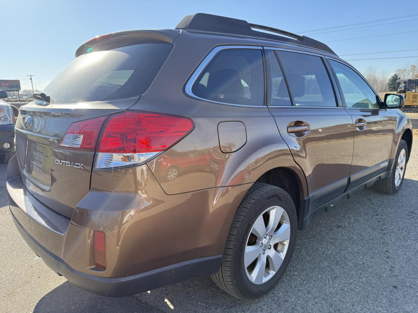 2011 Subaru Outback 2.5i Premium (4S4BRCBC1B3) with an 2.5L H4 DOHC 16V engine, Continuously Variable Transmisson transmission, located at 17255 hwy 65 NE, Ham Lake, MN, 55304, 0.000000, 0.000000 - Photo#4