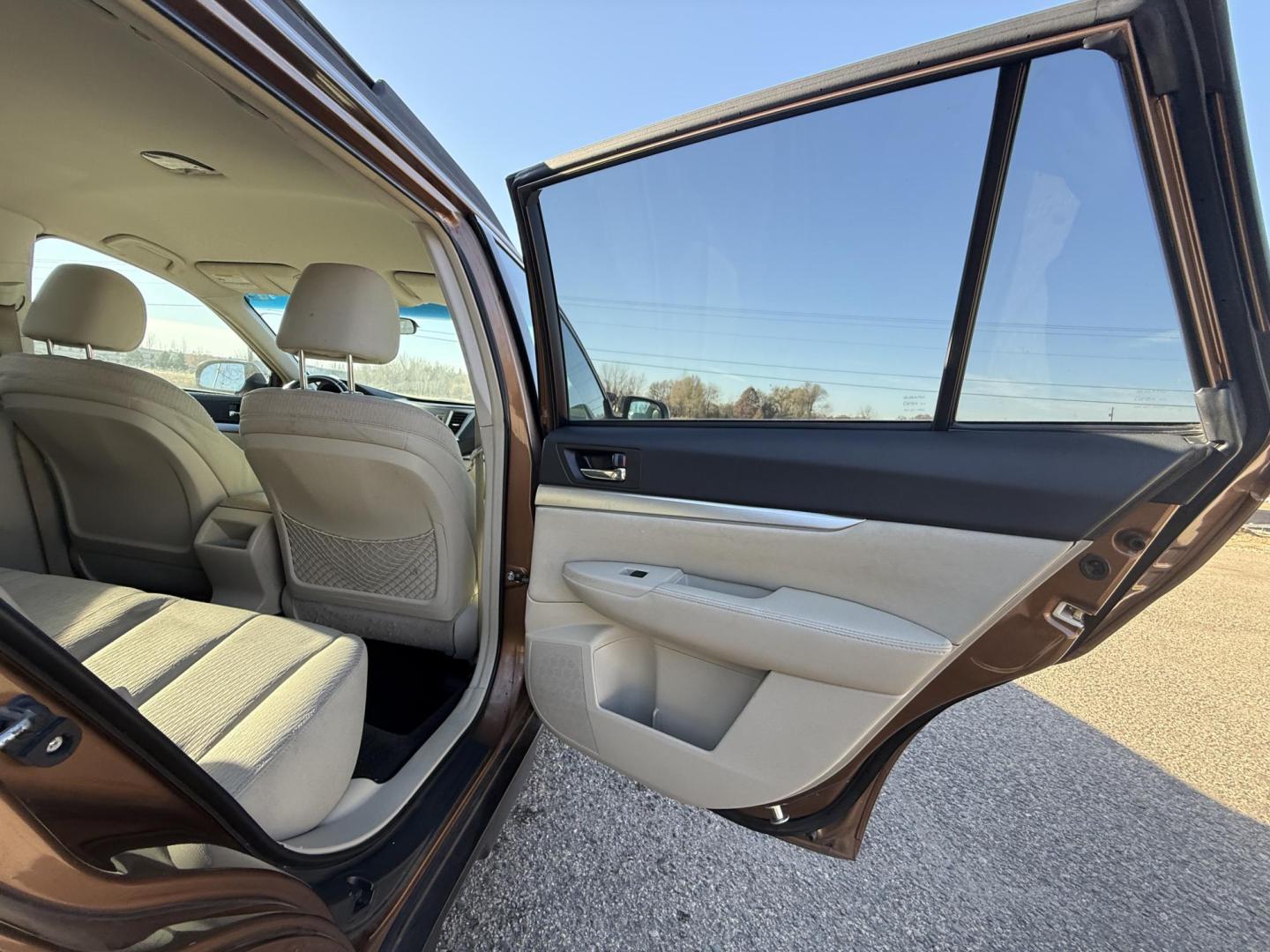 2011 Subaru Outback 2.5i Premium (4S4BRCBC1B3) with an 2.5L H4 DOHC 16V engine, Continuously Variable Transmisson transmission, located at 17255 hwy 65 NE, Ham Lake, MN, 55304, 0.000000, 0.000000 - Photo#12