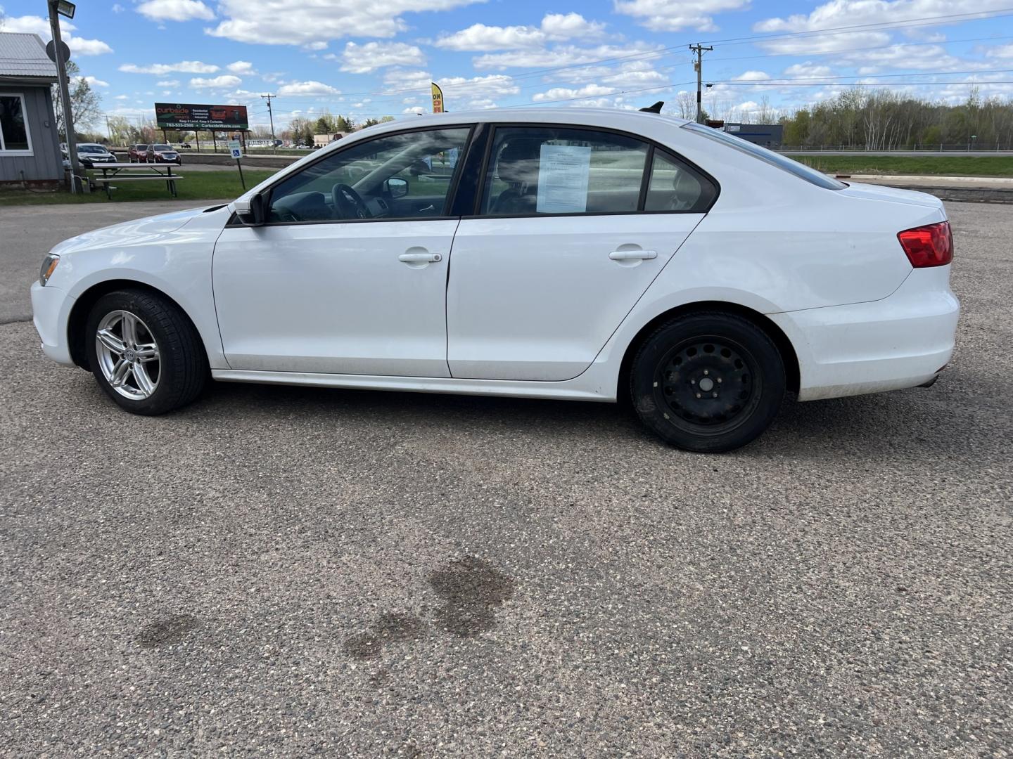 2014 Volkswagen Jetta SE (3VWD17AJ4EM) with an 1.8L L4 DOHC 20V engine, located at 17255 hwy 65 NE, Ham Lake, MN, 55304, 0.000000, 0.000000- Photo#7