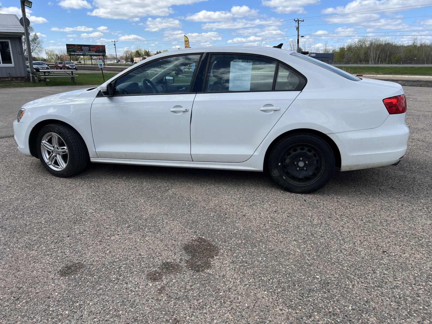 2014 Volkswagen Jetta SE (3VWD17AJ4EM) with an 1.8L L4 DOHC 20V engine, located at 17255 hwy 65 NE, Ham Lake, MN, 55304, 0.000000, 0.000000 - Photo#7