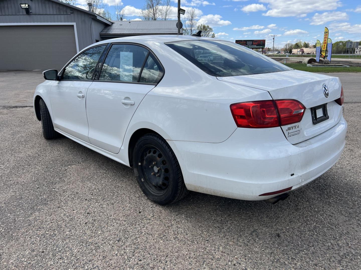 2014 Volkswagen Jetta SE (3VWD17AJ4EM) with an 1.8L L4 DOHC 20V engine, located at 17255 hwy 65 NE, Ham Lake, MN, 55304, 0.000000, 0.000000- Photo#6