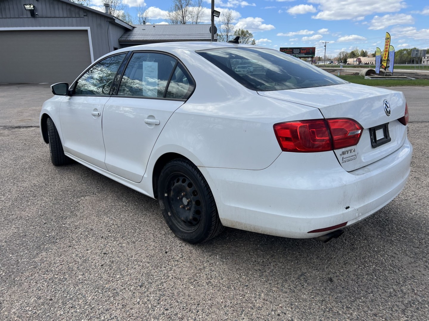2014 Volkswagen Jetta SE (3VWD17AJ4EM) with an 1.8L L4 DOHC 20V engine, located at 17255 hwy 65 NE, Ham Lake, MN, 55304, 0.000000, 0.000000 - Photo#6