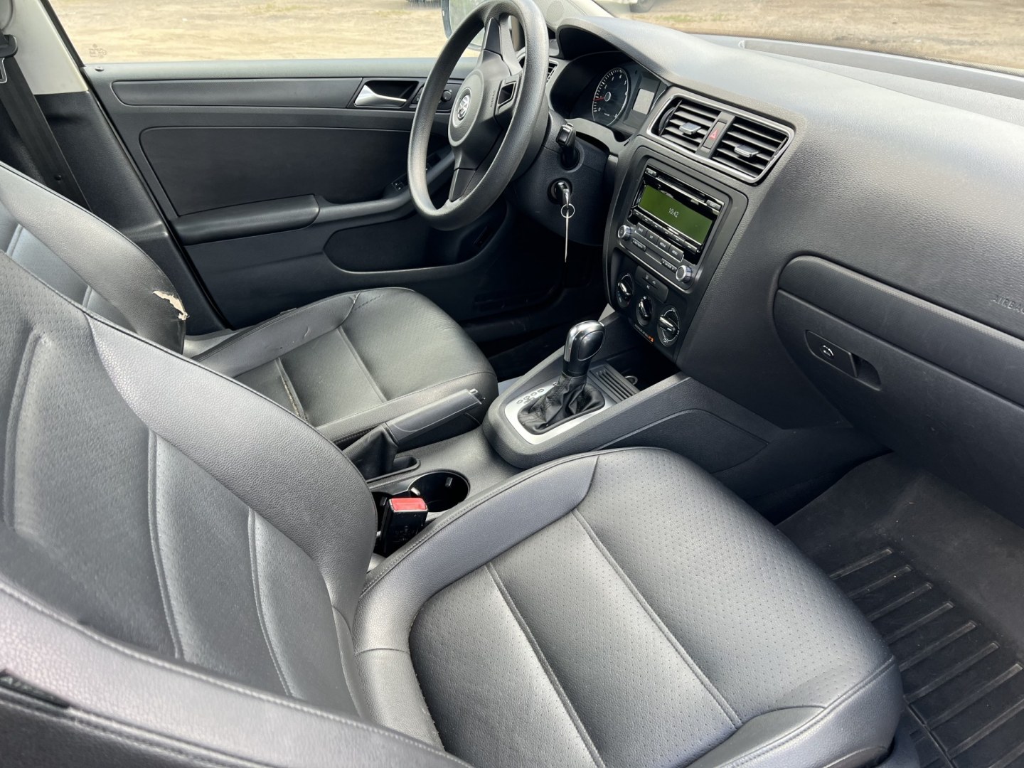 2014 Volkswagen Jetta SE (3VWD17AJ4EM) with an 1.8L L4 DOHC 20V engine, located at 17255 hwy 65 NE, Ham Lake, MN, 55304, 0.000000, 0.000000 - Photo#13