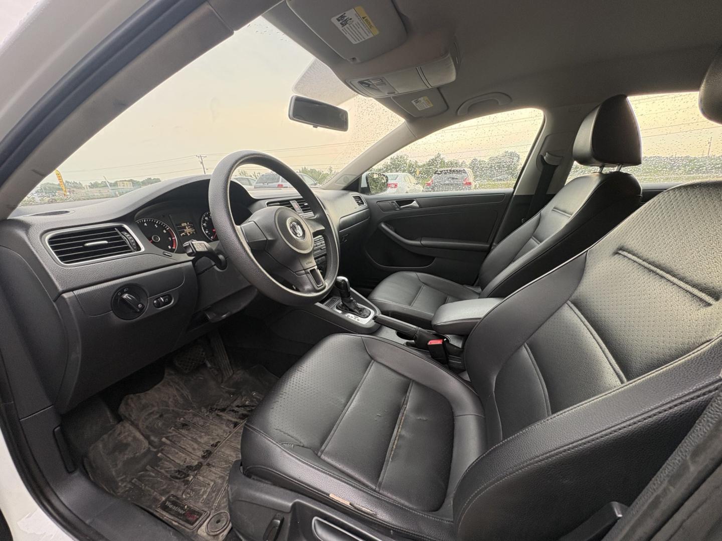 2014 Volkswagen Jetta SE (3VWD17AJ4EM) with an 1.8L L4 DOHC 20V engine, located at 17255 hwy 65 NE, Ham Lake, MN, 55304, 0.000000, 0.000000- Photo#9