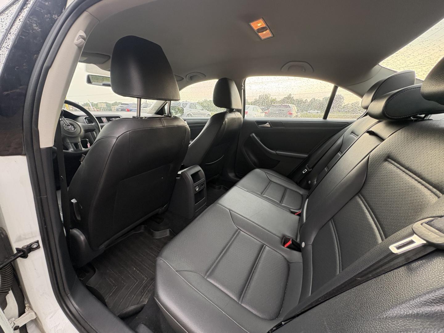 2014 Volkswagen Jetta SE (3VWD17AJ4EM) with an 1.8L L4 DOHC 20V engine, located at 17255 hwy 65 NE, Ham Lake, MN, 55304, 0.000000, 0.000000- Photo#11