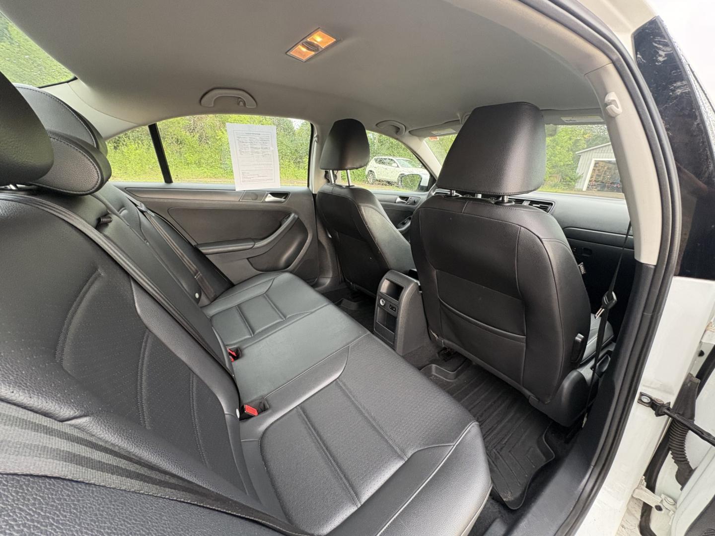2014 Volkswagen Jetta SE (3VWD17AJ4EM) with an 1.8L L4 DOHC 20V engine, located at 17255 hwy 65 NE, Ham Lake, MN, 55304, 0.000000, 0.000000- Photo#13