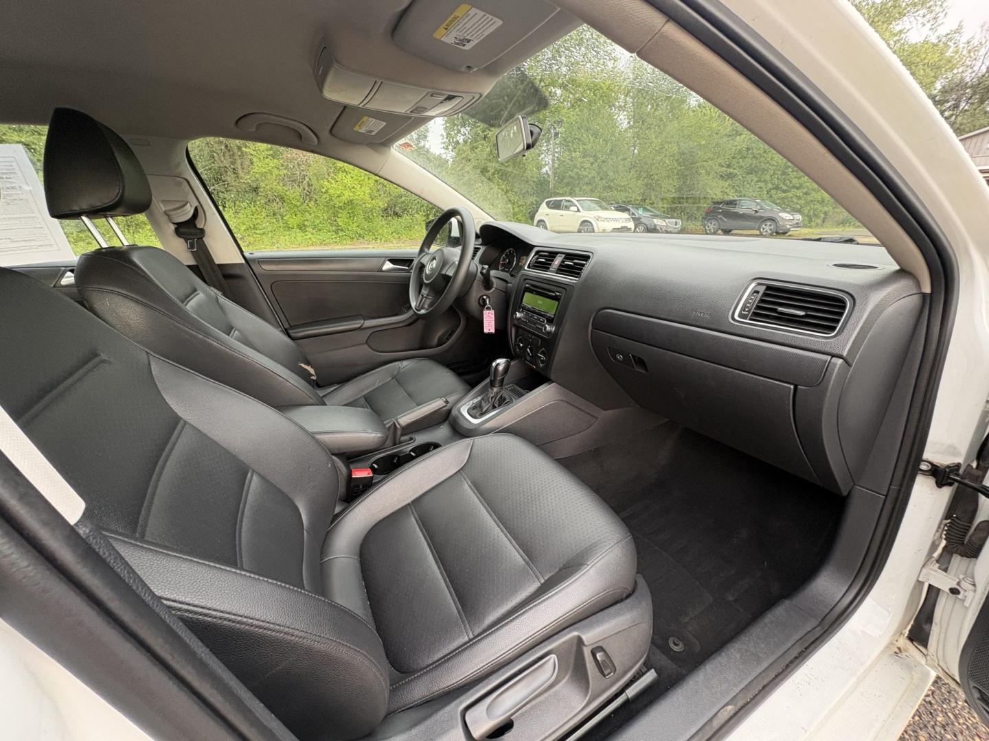 2014 Volkswagen Jetta SE (3VWD17AJ4EM) with an 1.8L L4 DOHC 20V engine, located at 17255 hwy 65 NE, Ham Lake, MN, 55304, 0.000000, 0.000000- Photo#15