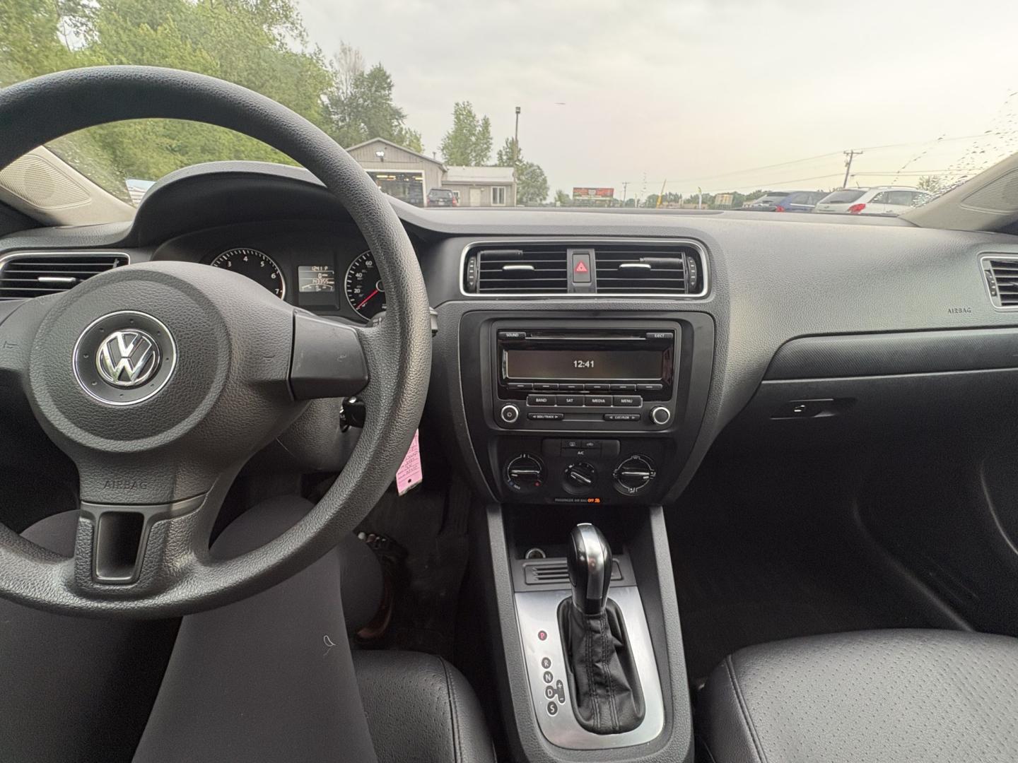 2014 Volkswagen Jetta SE (3VWD17AJ4EM) with an 1.8L L4 DOHC 20V engine, located at 17255 hwy 65 NE, Ham Lake, MN, 55304, 0.000000, 0.000000- Photo#16