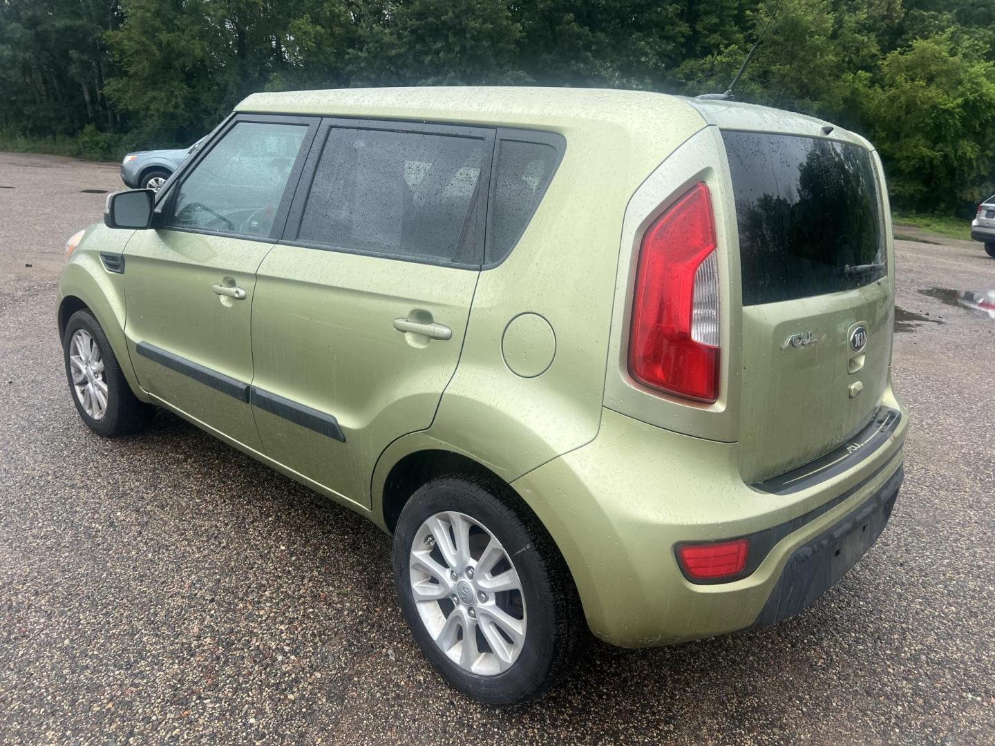 2013 Kia Soul ! (KNDJT2A63D7) with an 2.0L L4 DOHC 16V engine, located at 17255 hwy 65 NE, Ham Lake, MN, 55304, 0.000000, 0.000000 - Photo#2