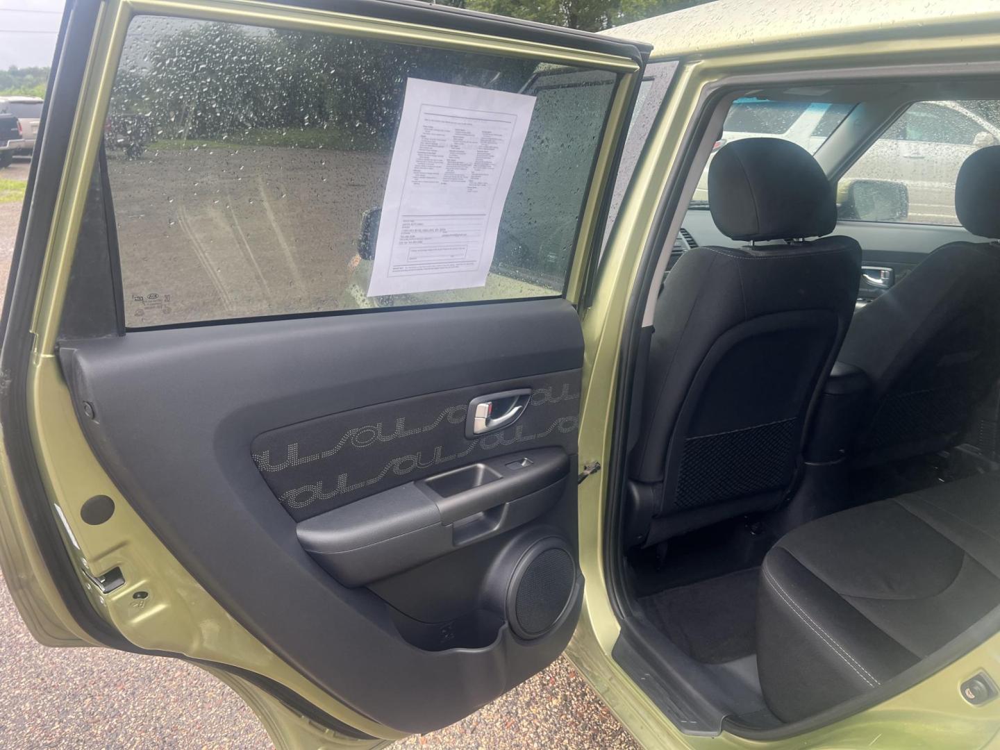 2013 Kia Soul ! (KNDJT2A63D7) with an 2.0L L4 DOHC 16V engine, located at 17255 hwy 65 NE, Ham Lake, MN, 55304, 0.000000, 0.000000 - Photo#10