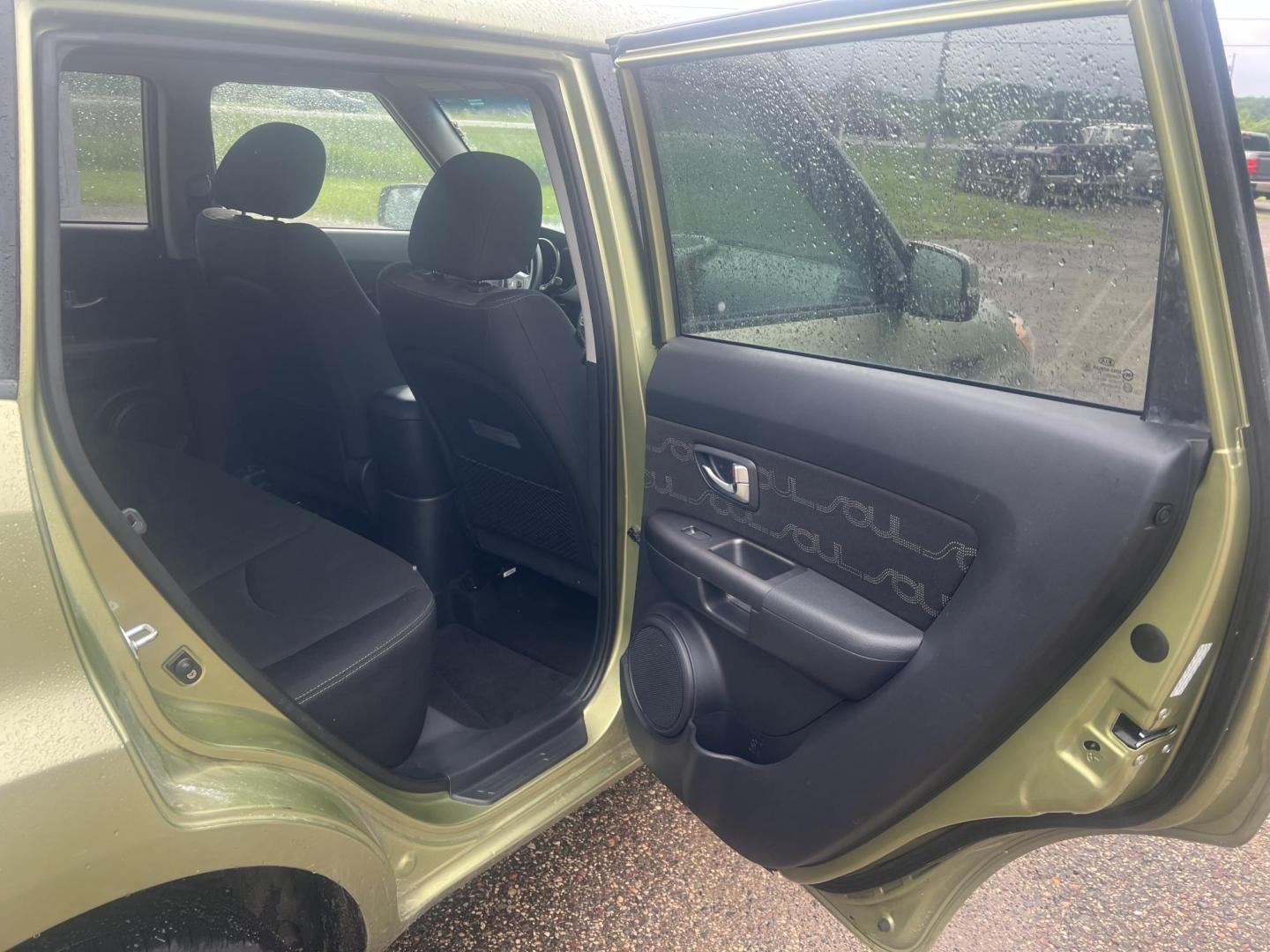 2013 Kia Soul ! (KNDJT2A63D7) with an 2.0L L4 DOHC 16V engine, located at 17255 hwy 65 NE, Ham Lake, MN, 55304, 0.000000, 0.000000 - Photo#12
