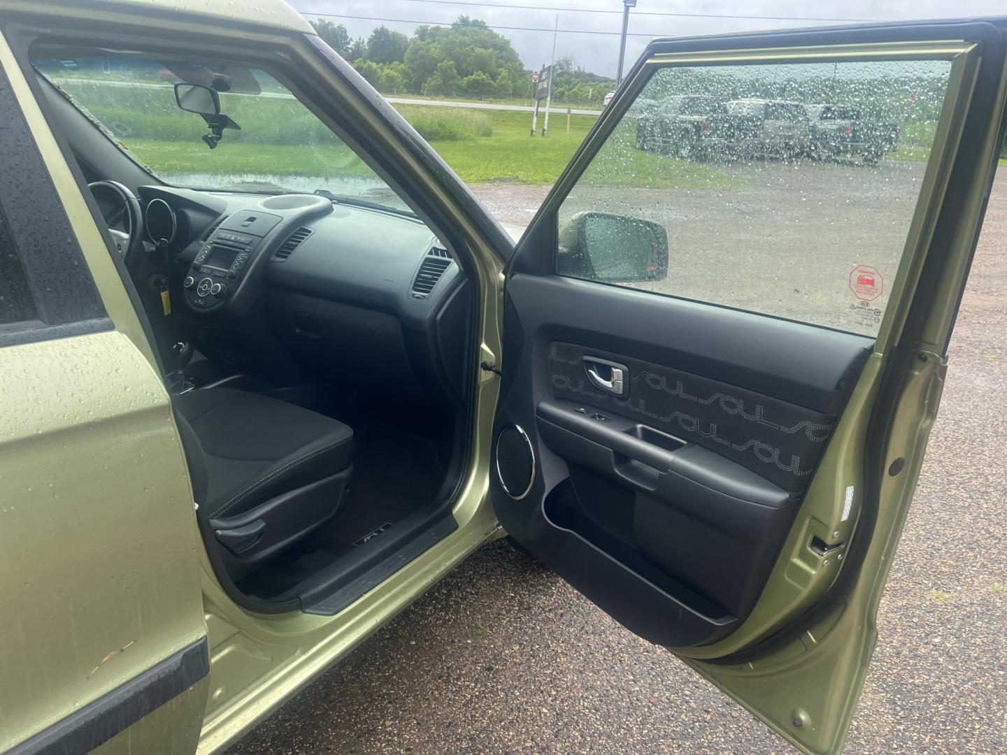 2013 Kia Soul ! (KNDJT2A63D7) with an 2.0L L4 DOHC 16V engine, located at 17255 hwy 65 NE, Ham Lake, MN, 55304, 0.000000, 0.000000 - Photo#14