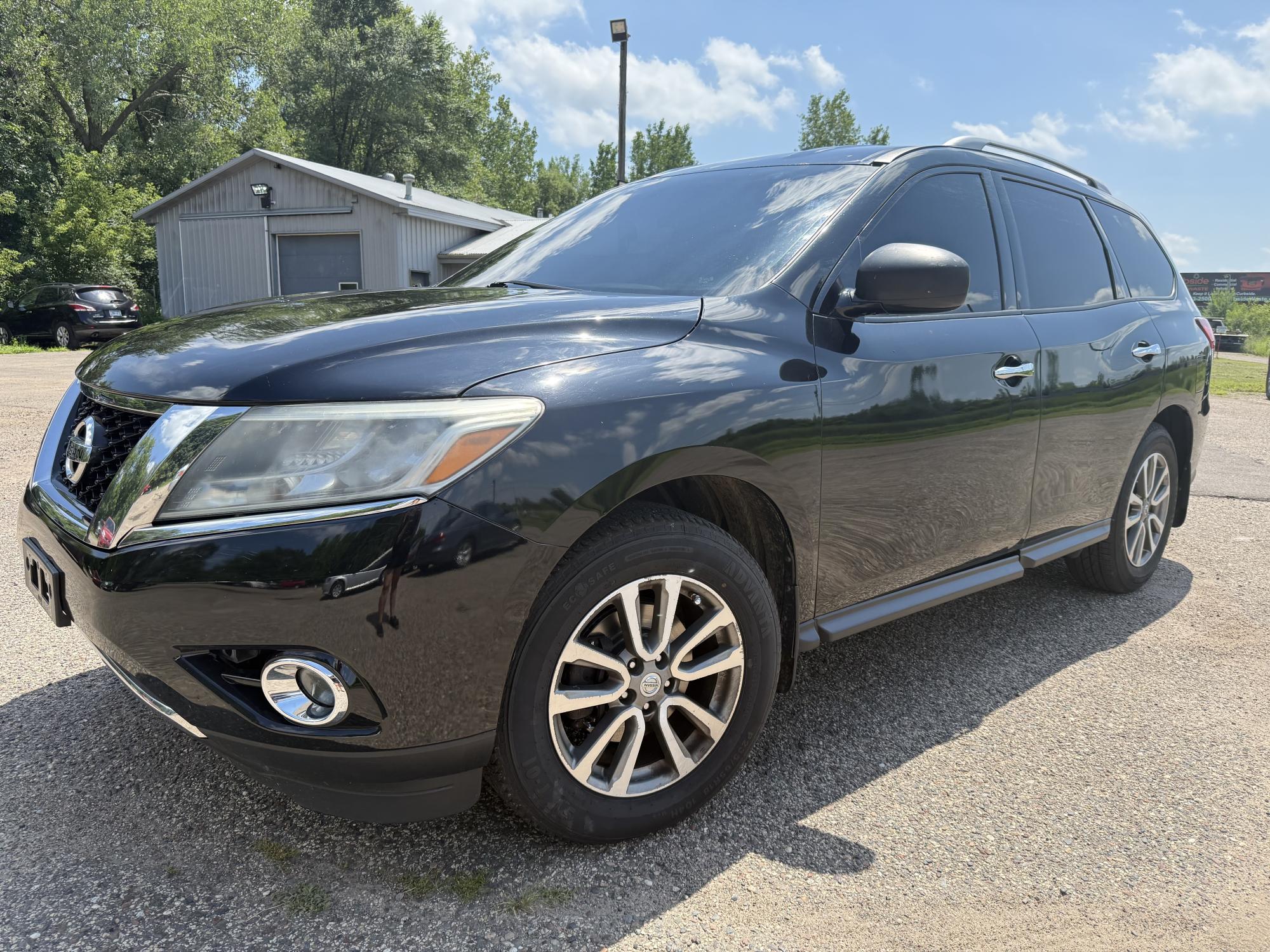 photo of 2015 Nissan Pathfinder SL 4WD