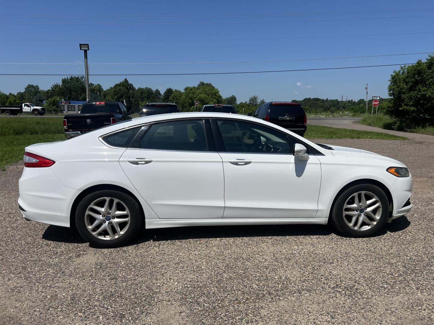 2014 Ford Fusion SE (3FA6P0H71ER) with an 2.5L L4 DOHC 16V engine, located at 17255 hwy 65 NE, Ham Lake, MN, 55304, 0.000000, 0.000000 - Photo#5
