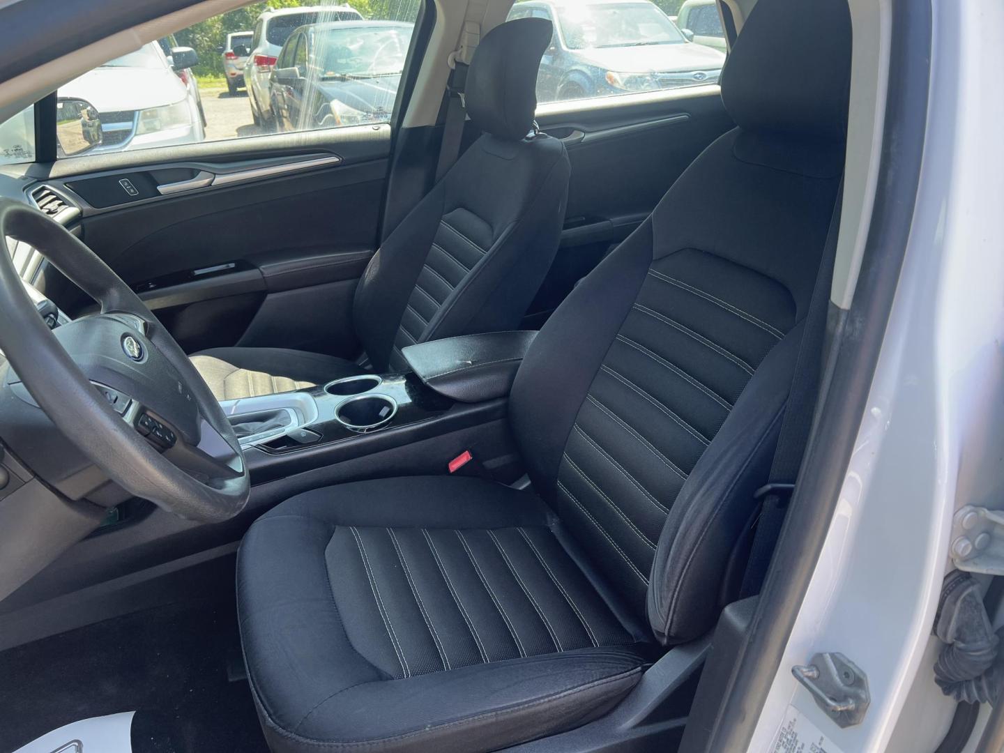 2014 Ford Fusion SE (3FA6P0H71ER) with an 2.5L L4 DOHC 16V engine, located at 17255 hwy 65 NE, Ham Lake, MN, 55304, 0.000000, 0.000000 - Photo#9
