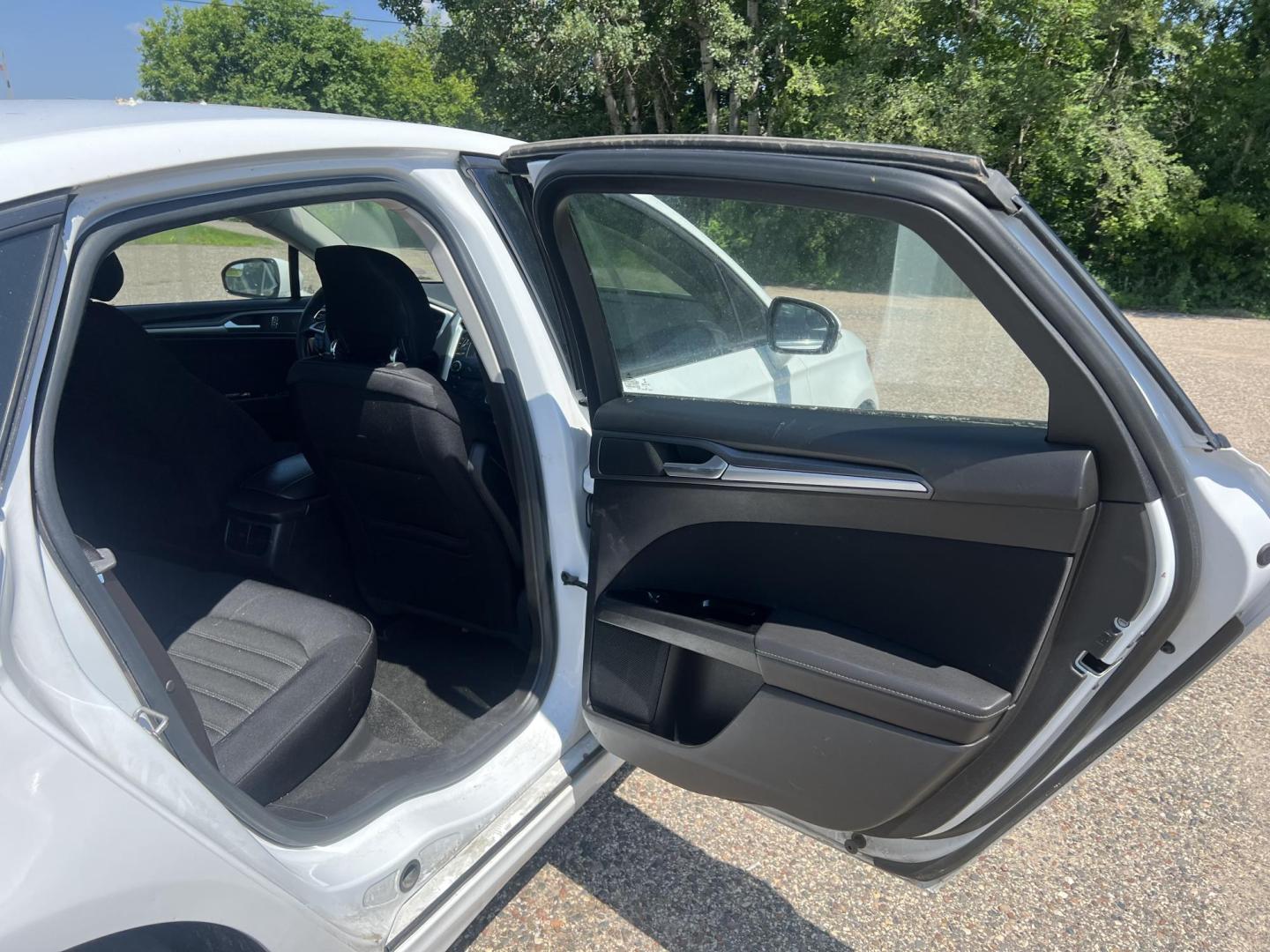2014 Ford Fusion SE (3FA6P0H71ER) with an 2.5L L4 DOHC 16V engine, located at 17255 hwy 65 NE, Ham Lake, MN, 55304, 0.000000, 0.000000 - Photo#12
