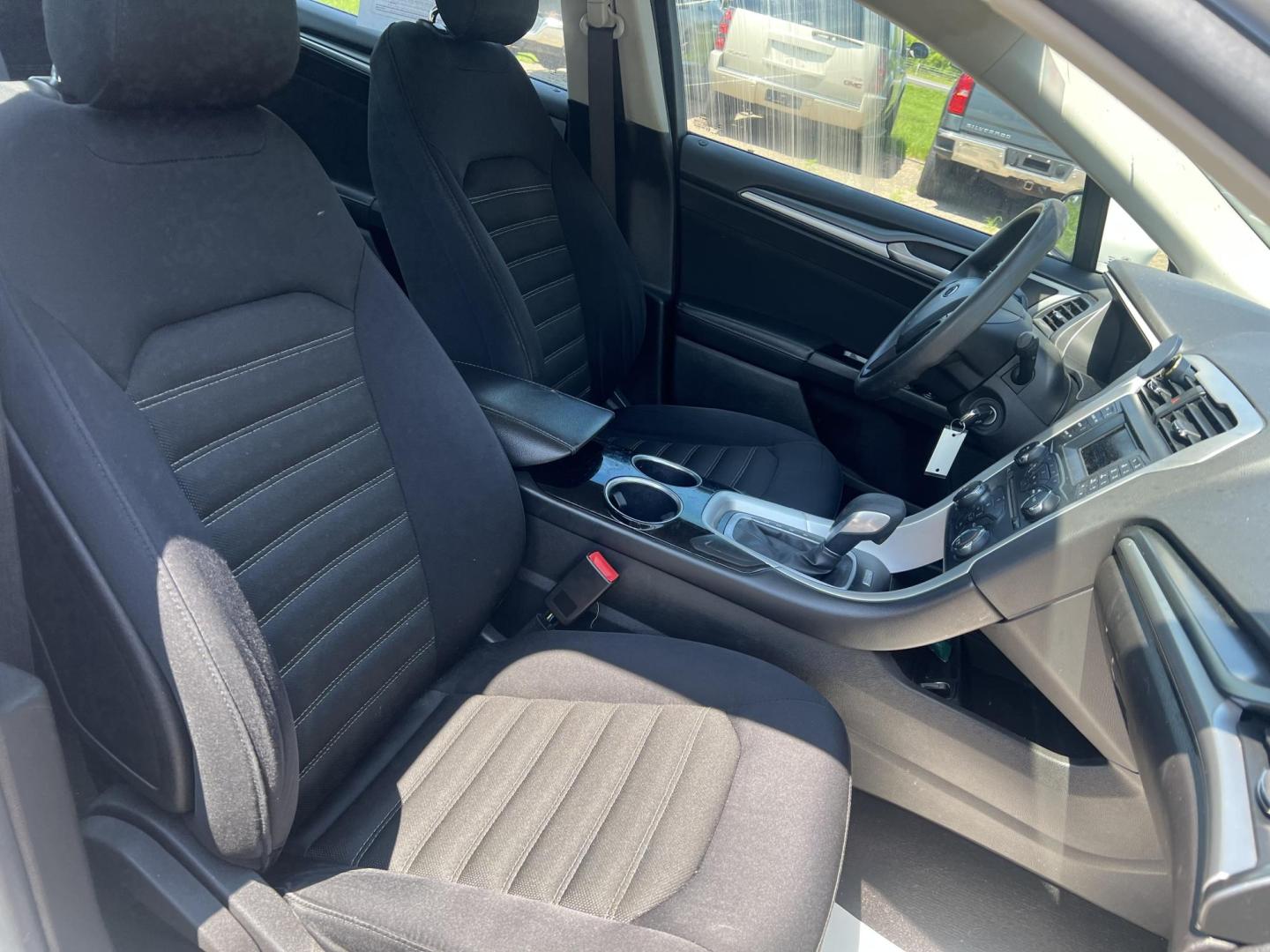 2014 Ford Fusion SE (3FA6P0H71ER) with an 2.5L L4 DOHC 16V engine, located at 17255 hwy 65 NE, Ham Lake, MN, 55304, 0.000000, 0.000000 - Photo#15