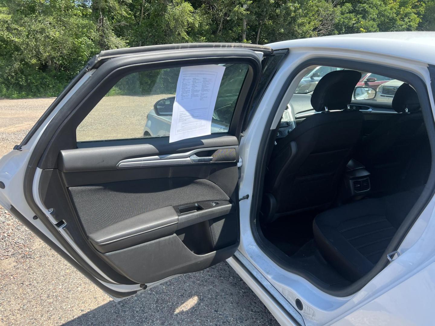 2014 Ford Fusion SE (3FA6P0H71ER) with an 2.5L L4 DOHC 16V engine, located at 17255 hwy 65 NE, Ham Lake, MN, 55304, 0.000000, 0.000000 - Photo#10
