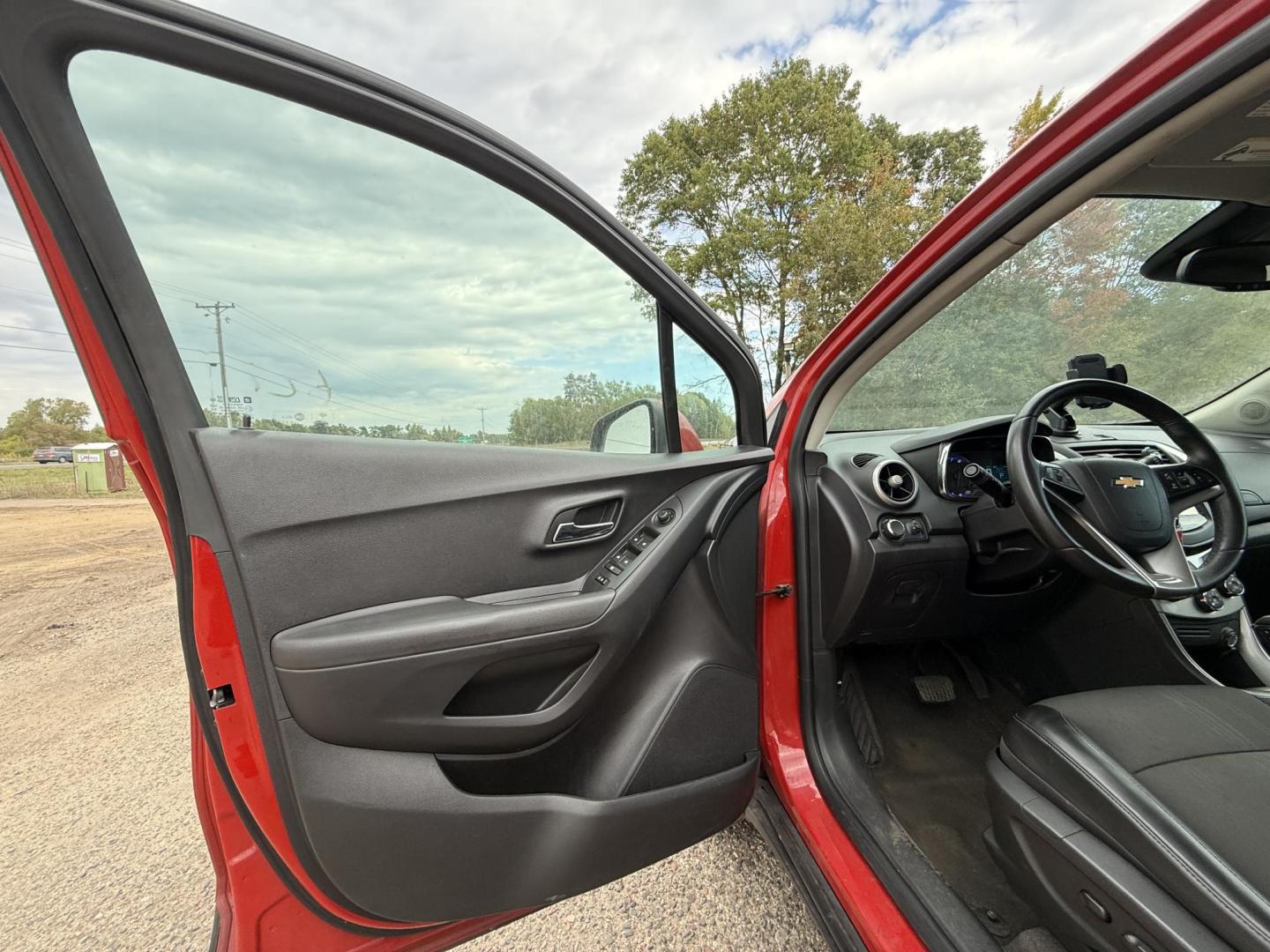 2016 Chevrolet Trax LT AWD (KL7CJPSB5GB) with an 1.4L L4 DOHC 16V engine, 6A transmission, located at 17255 hwy 65 NE, Ham Lake, MN, 55304, 0.000000, 0.000000 - Photo#8