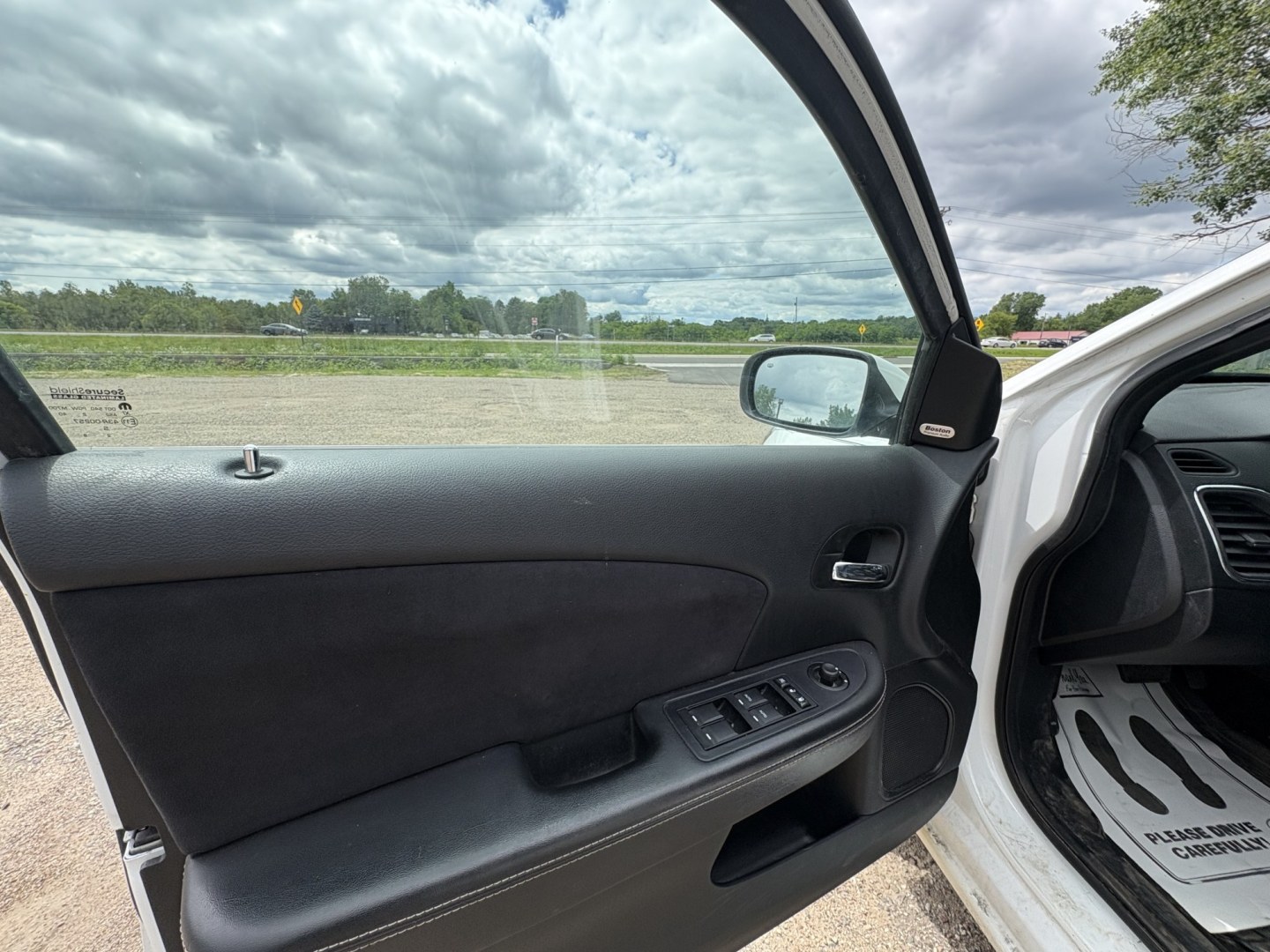 2013 Chrysler 200 Limited (1C3CCBCG1DN) with an 3.6L V6 DOHC 24V FFV engine, 6-Speed Automatic transmission, located at 17255 hwy 65 NE, Ham Lake, MN, 55304, 0.000000, 0.000000- Photo#8