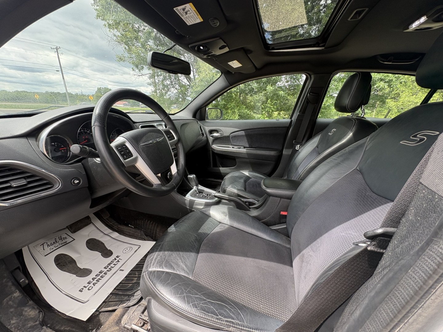 2013 Chrysler 200 Limited (1C3CCBCG1DN) with an 3.6L V6 DOHC 24V FFV engine, 6-Speed Automatic transmission, located at 17255 hwy 65 NE, Ham Lake, MN, 55304, 0.000000, 0.000000- Photo#9