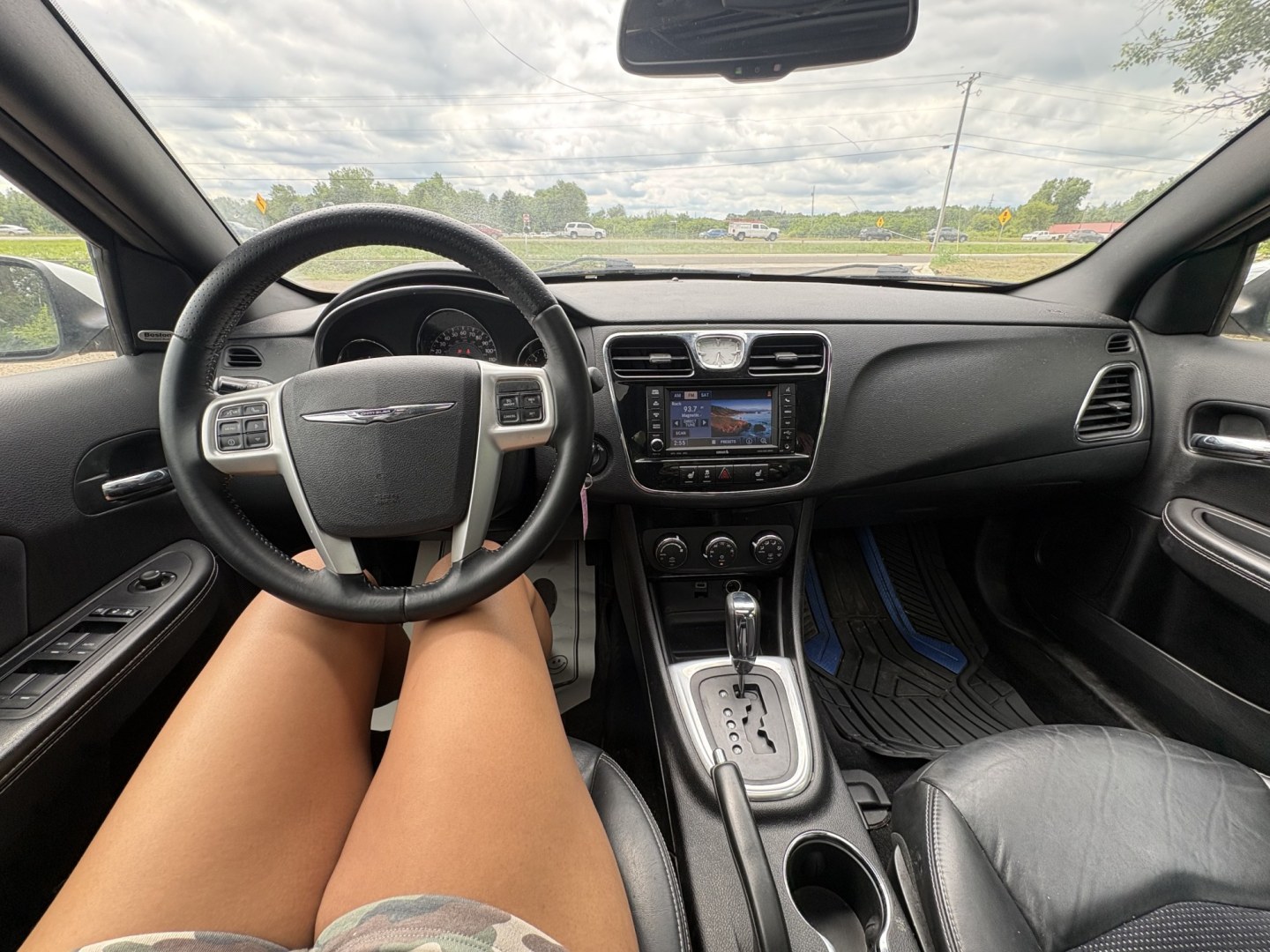 2013 Chrysler 200 Limited (1C3CCBCG1DN) with an 3.6L V6 DOHC 24V FFV engine, 6-Speed Automatic transmission, located at 17255 hwy 65 NE, Ham Lake, MN, 55304, 0.000000, 0.000000- Photo#16