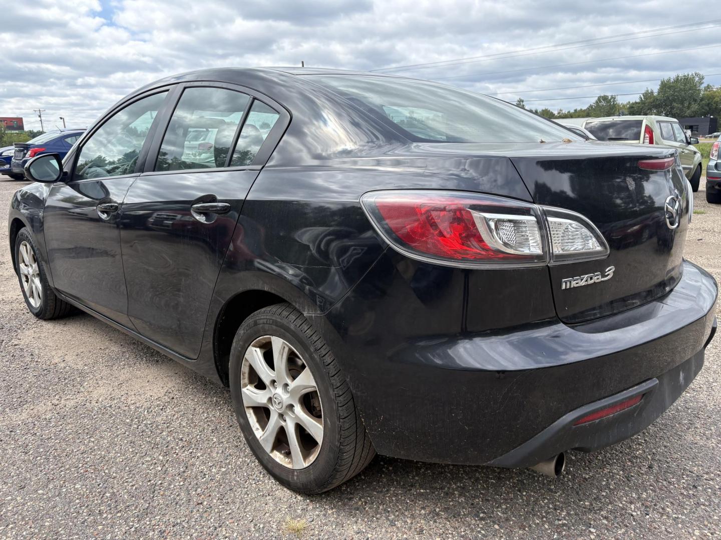 2011 Mazda MAZDA3 i Touring 4-Door (JM1BL1VF5B1) with an 2.0L L4 DOHC 16V engine, located at 17255 hwy 65 NE, Ham Lake, MN, 55304, 0.000000, 0.000000 - Photo#2