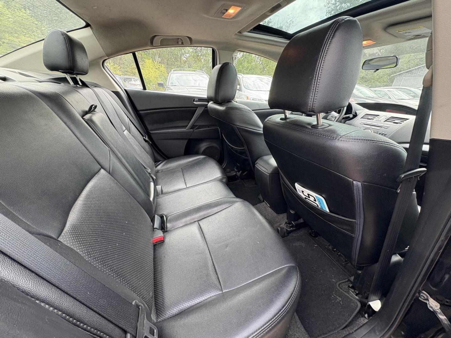 2011 Mazda MAZDA3 i Touring 4-Door (JM1BL1VF5B1) with an 2.0L L4 DOHC 16V engine, located at 17255 hwy 65 NE, Ham Lake, MN, 55304, 0.000000, 0.000000 - Photo#13