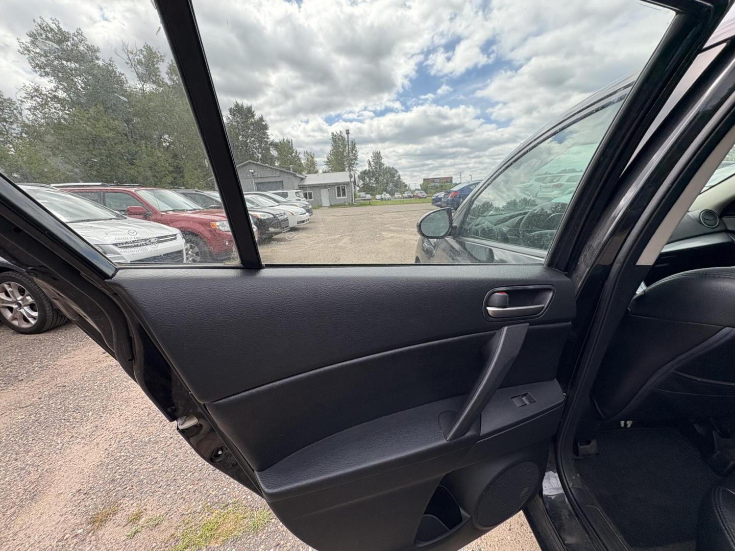 2011 Mazda MAZDA3 i Touring 4-Door (JM1BL1VF5B1) with an 2.0L L4 DOHC 16V engine, located at 17255 hwy 65 NE, Ham Lake, MN, 55304, 0.000000, 0.000000 - Photo#10