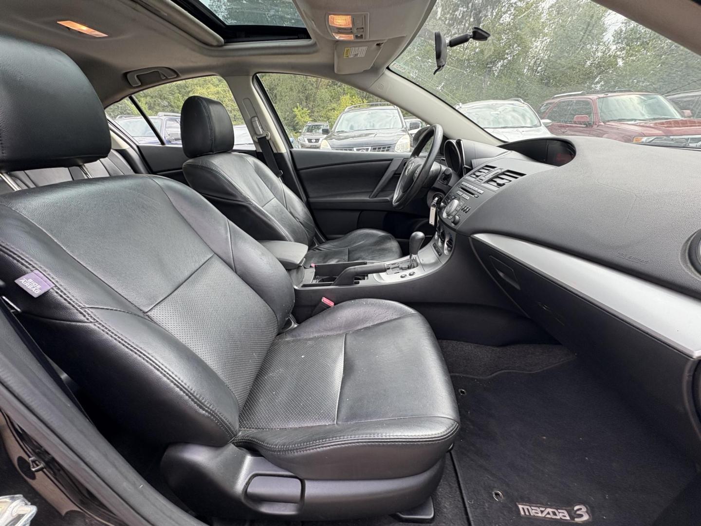 2011 Mazda MAZDA3 i Touring 4-Door (JM1BL1VF5B1) with an 2.0L L4 DOHC 16V engine, located at 17255 hwy 65 NE, Ham Lake, MN, 55304, 0.000000, 0.000000 - Photo#15