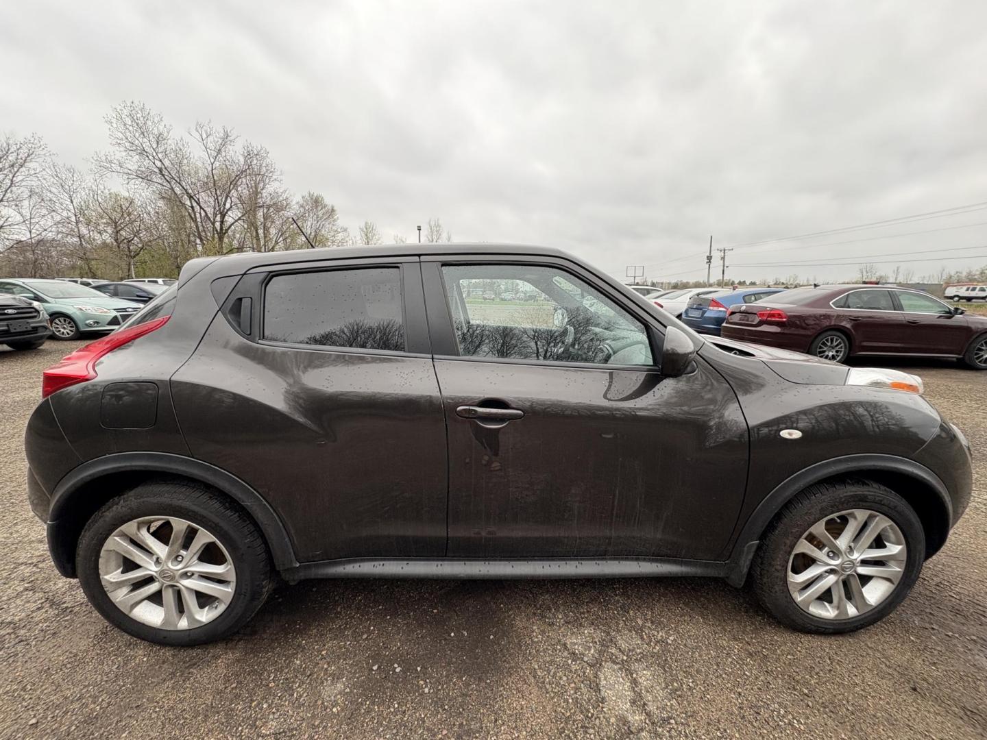 2012 Nissan Juke S AWD (JN8AF5MV5CT) with an 1.6L L4 DOHC 16V engine, Continuously Variable Transmission transmission, located at 17255 hwy 65 NE, Ham Lake, MN, 55304, 0.000000, 0.000000 - Photo#5