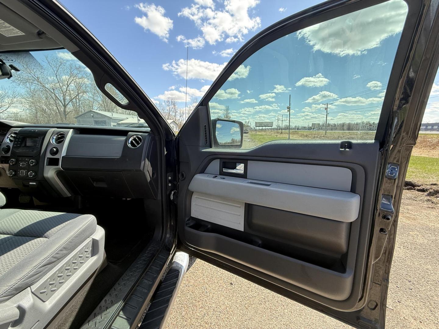 2013 Ford F-150 Lariat SuperCab 6.5-ft. Bed 4WD (1FTFX1EF1DF) with an 5.0L V8 engine, 6-Speed Automatic transmission, located at 17255 hwy 65 NE, Ham Lake, MN, 55304, 0.000000, 0.000000 - Photo#14