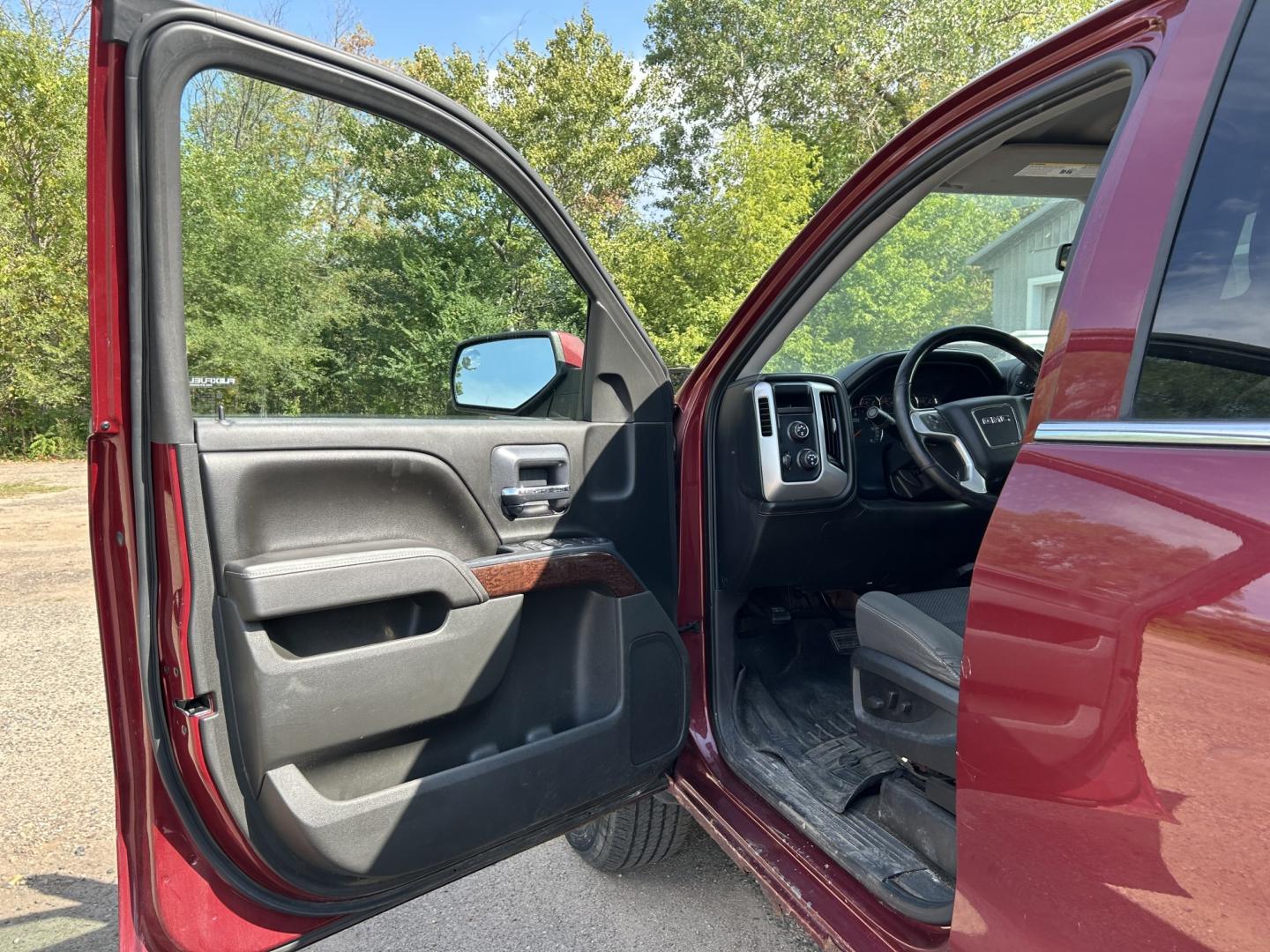2014 GMC Sierra 1500 SLE Crew Cab 4WD (3GTU2UEC6EG) with an 5.3L V8 OHV 16V engine, 6-Speed Automatic transmission, located at 17255 hwy 65 NE, Ham Lake, MN, 55304, 0.000000, 0.000000- Photo#8