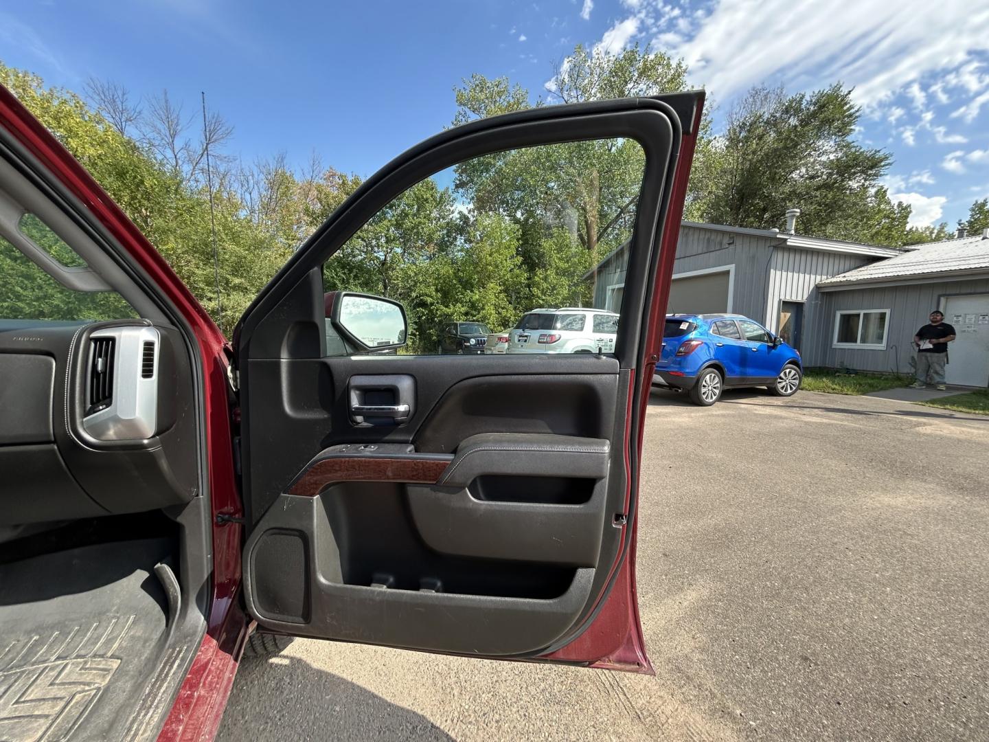 2014 GMC Sierra 1500 SLE Crew Cab 4WD (3GTU2UEC6EG) with an 5.3L V8 OHV 16V engine, 6-Speed Automatic transmission, located at 17255 hwy 65 NE, Ham Lake, MN, 55304, 0.000000, 0.000000- Photo#14
