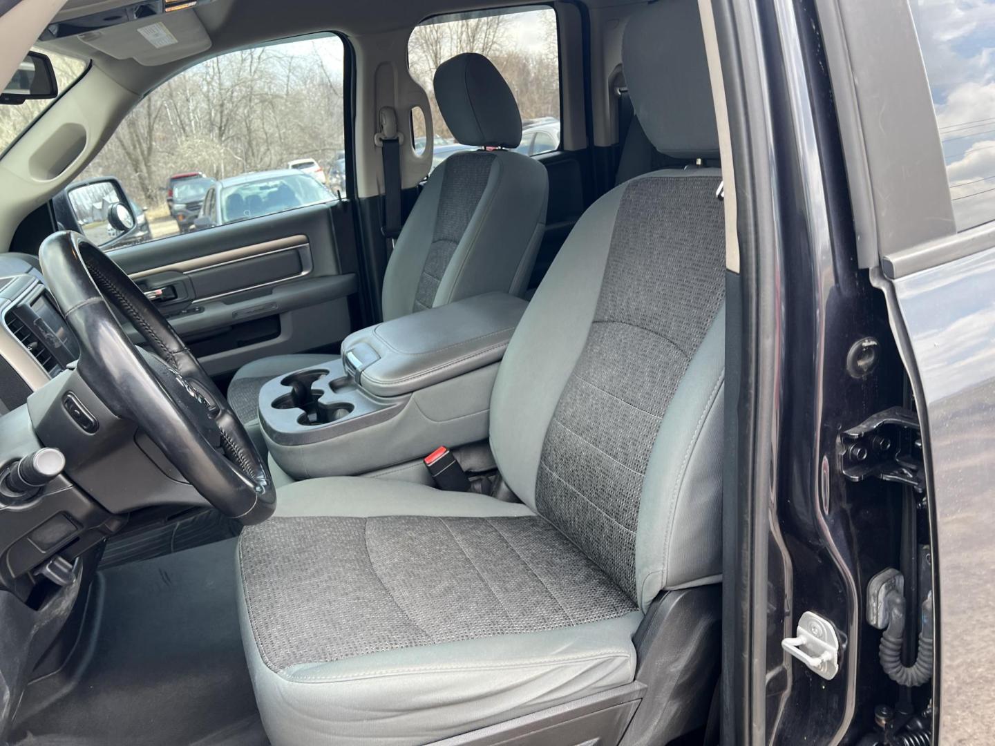 2014 RAM 1500 SLT Quad Cab 4WD (1C6RR7GT9ES) with an 5.7L V8 OHV 16V engine, 6-Speed Automatic transmission, located at 17255 hwy 65 NE, Ham Lake, MN, 55304, 0.000000, 0.000000 - Photo#9