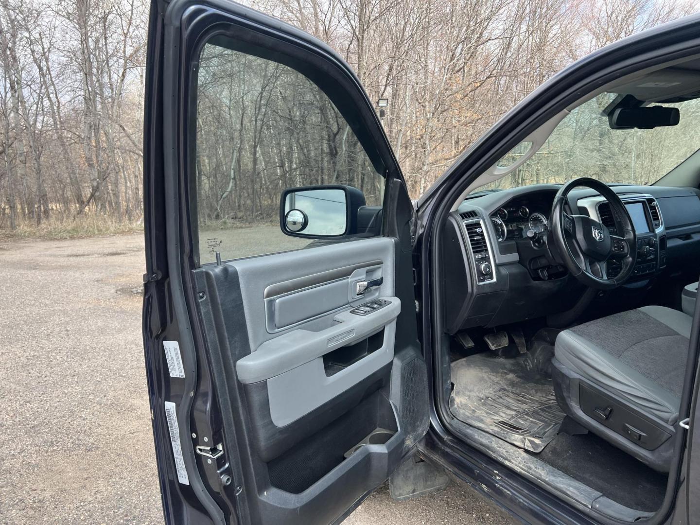 2014 RAM 1500 SLT Quad Cab 4WD (1C6RR7GT9ES) with an 5.7L V8 OHV 16V engine, 6-Speed Automatic transmission, located at 17255 hwy 65 NE, Ham Lake, MN, 55304, 0.000000, 0.000000 - Photo#8