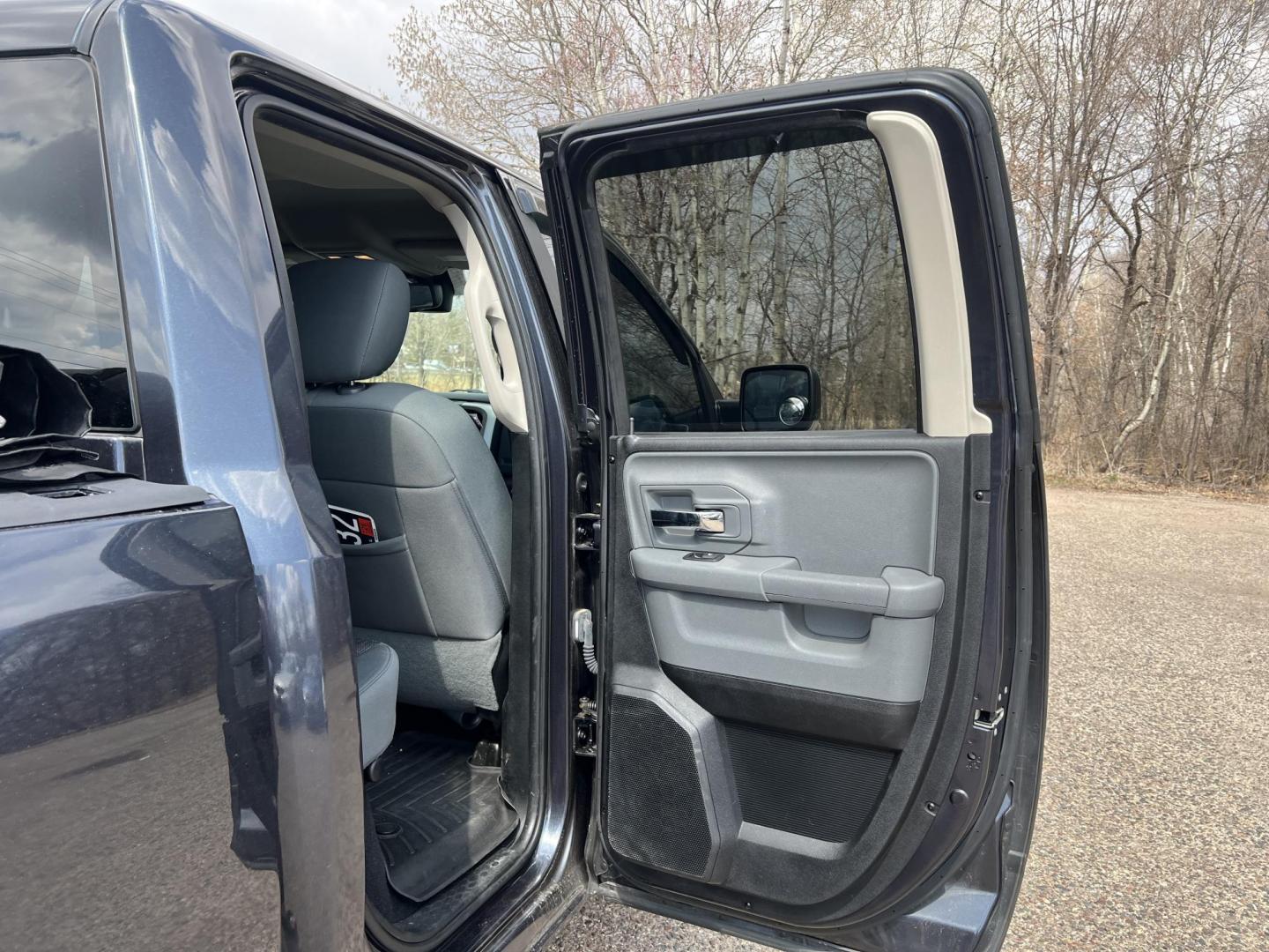 2014 RAM 1500 SLT Quad Cab 4WD (1C6RR7GT9ES) with an 5.7L V8 OHV 16V engine, 6-Speed Automatic transmission, located at 17255 hwy 65 NE, Ham Lake, MN, 55304, 0.000000, 0.000000 - Photo#12