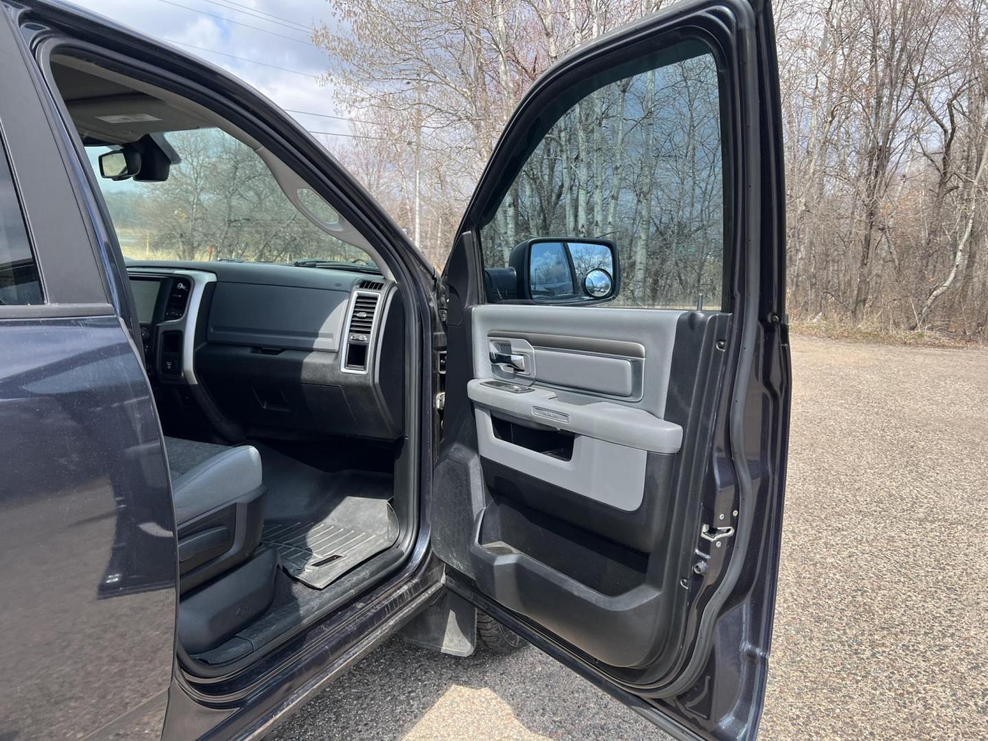 2014 RAM 1500 SLT Quad Cab 4WD (1C6RR7GT9ES) with an 5.7L V8 OHV 16V engine, 6-Speed Automatic transmission, located at 17255 hwy 65 NE, Ham Lake, MN, 55304, 0.000000, 0.000000 - Photo#14
